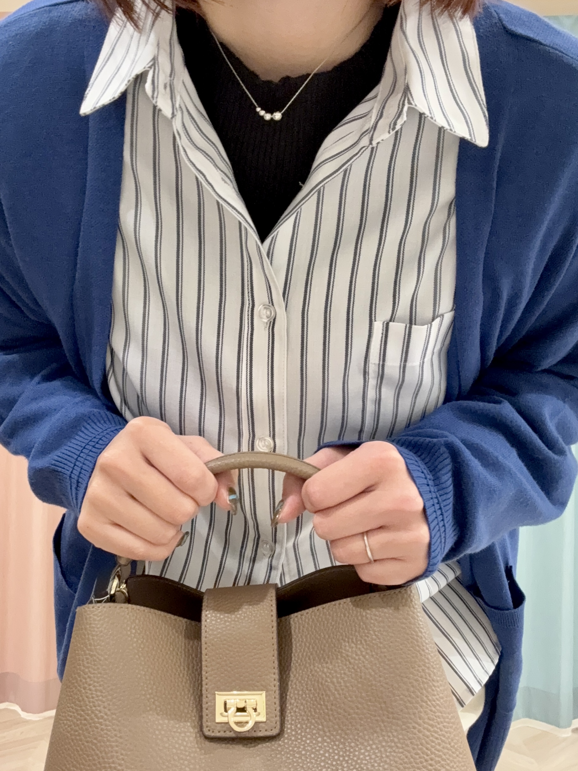 kさんの「SHOO･LA･RUE｜【体型カバー/洗濯機可/ポケット付き】ゆるシルエット もちもち ボタンレスカーディガン」を使ったコーディネート