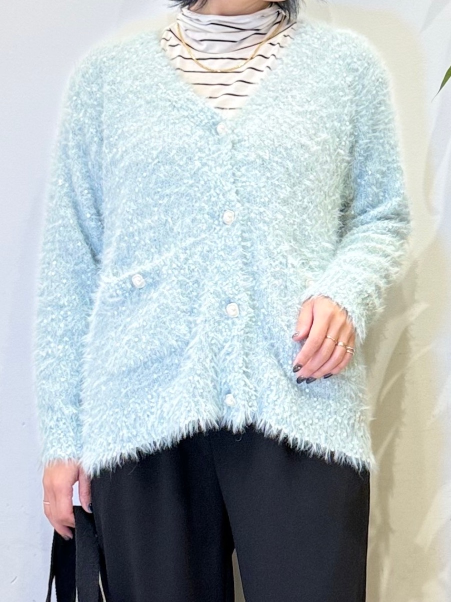misakiさんの「SHOO･LA･RUE｜【洗濯機可】ふわふわフェザーⅤネックカーディガン」を使ったコーディネート