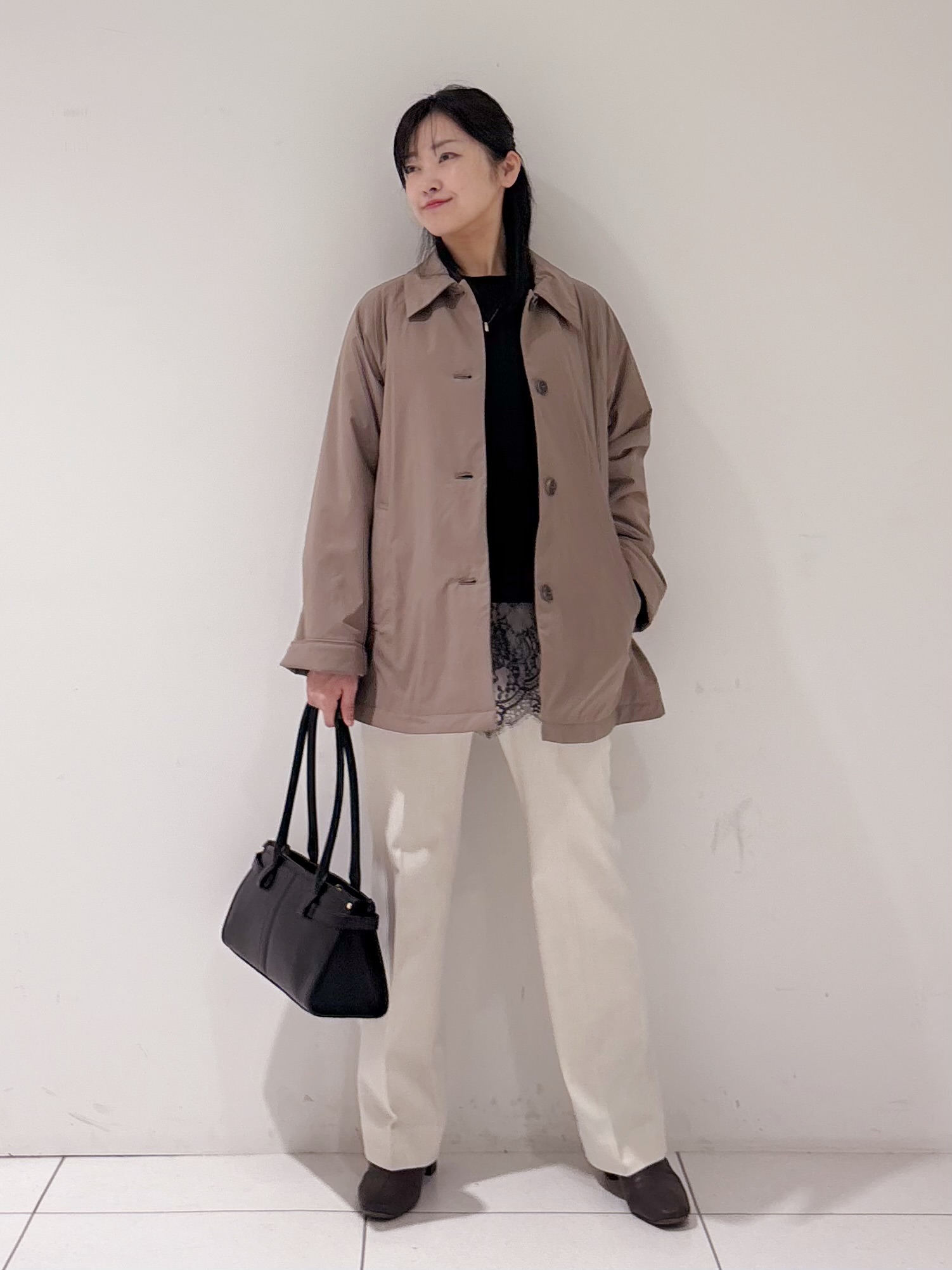 momokoさんの「INDIVI｜【超軽量／蓄熱／撥水】ステンカラー中綿ライトコート」を使ったコーディネート