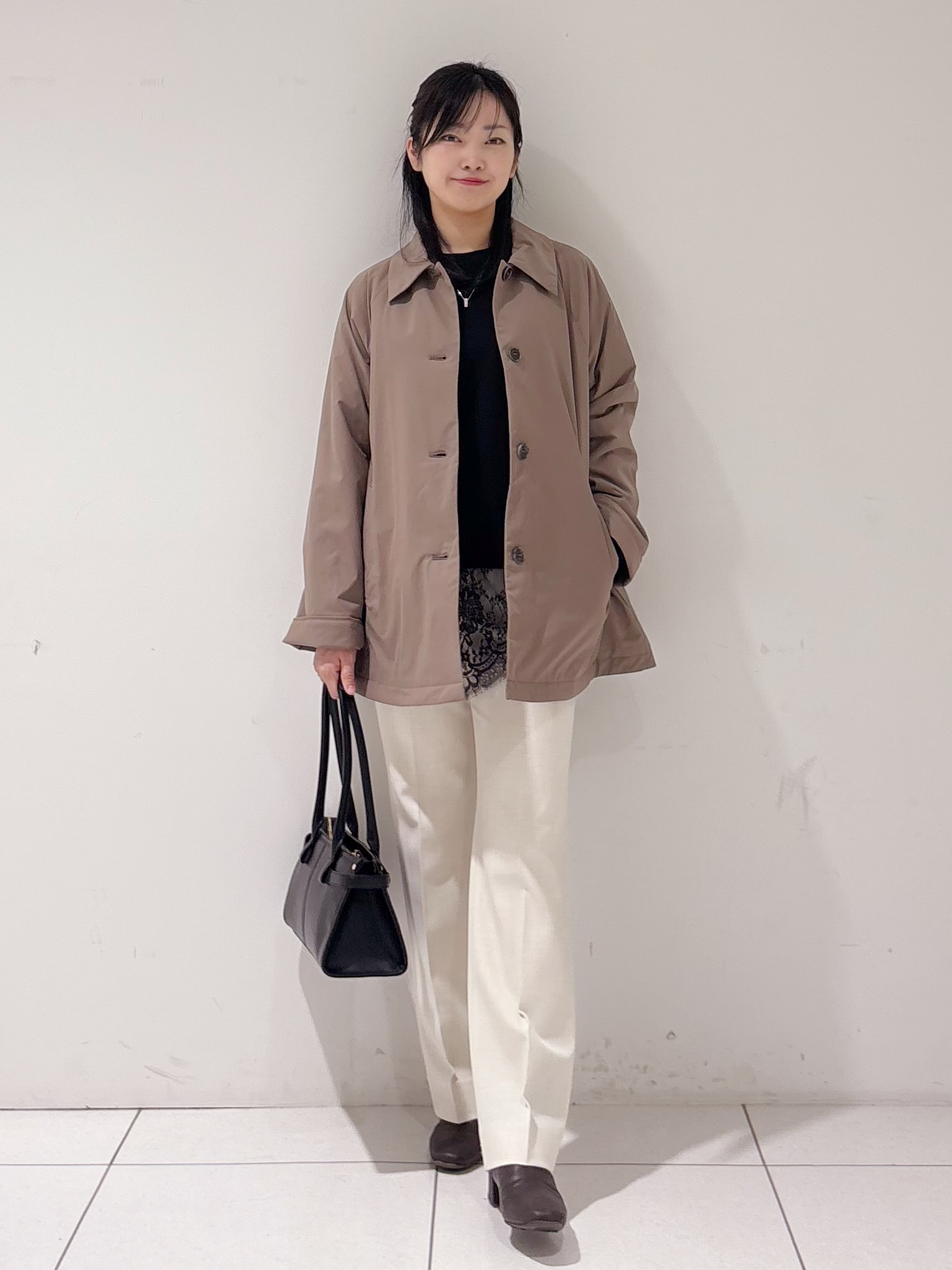 momokoさんの「INDIVI｜【超軽量／蓄熱／撥水】ステンカラー中綿ライトコート」を使ったコーディネート