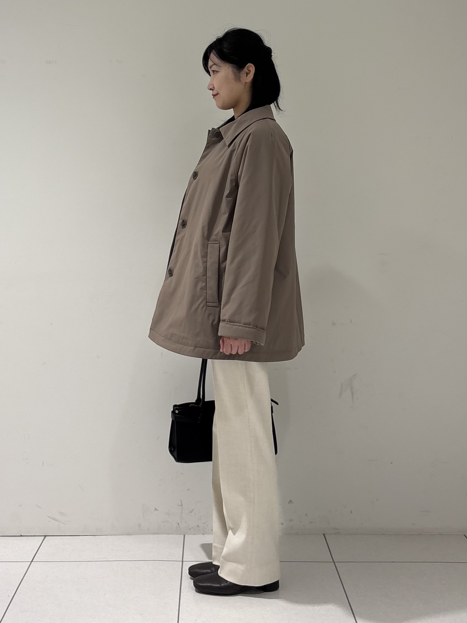 momokoさんの「INDIVI｜【超軽量／蓄熱／撥水】ステンカラー中綿ライトコート」を使ったコーディネート