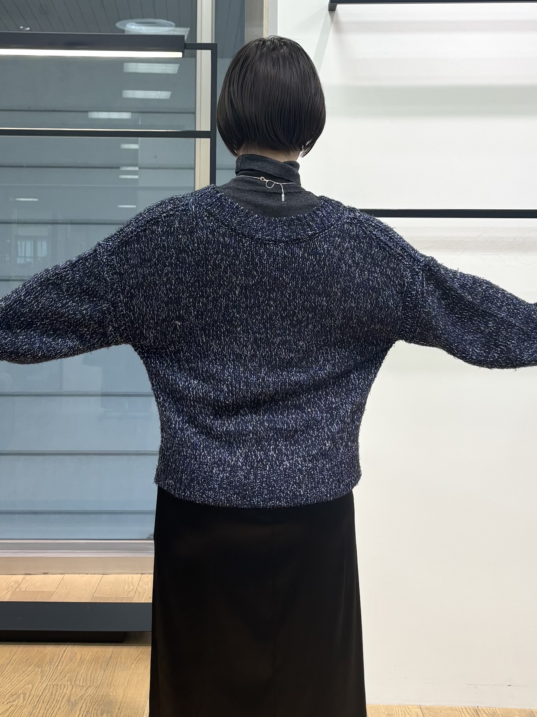 asamiさんの「INDIVI｜【コットン混／ミックスカラー】カールヤーン パフスリーブニット」を使ったコーディネート