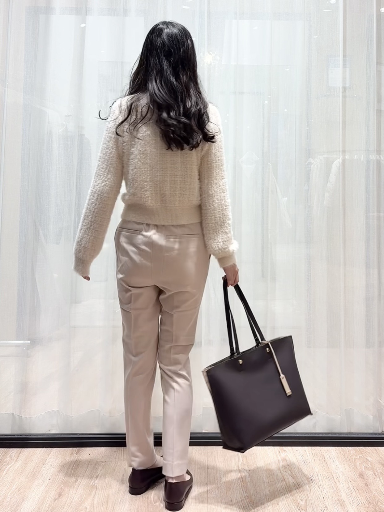 ぞうげさんの「OPAQUE.CLIP｜【セットアップ】ツィード調フラワーボタンカーディガン《洗濯機OK／抗ピル》」を使ったコーディネート