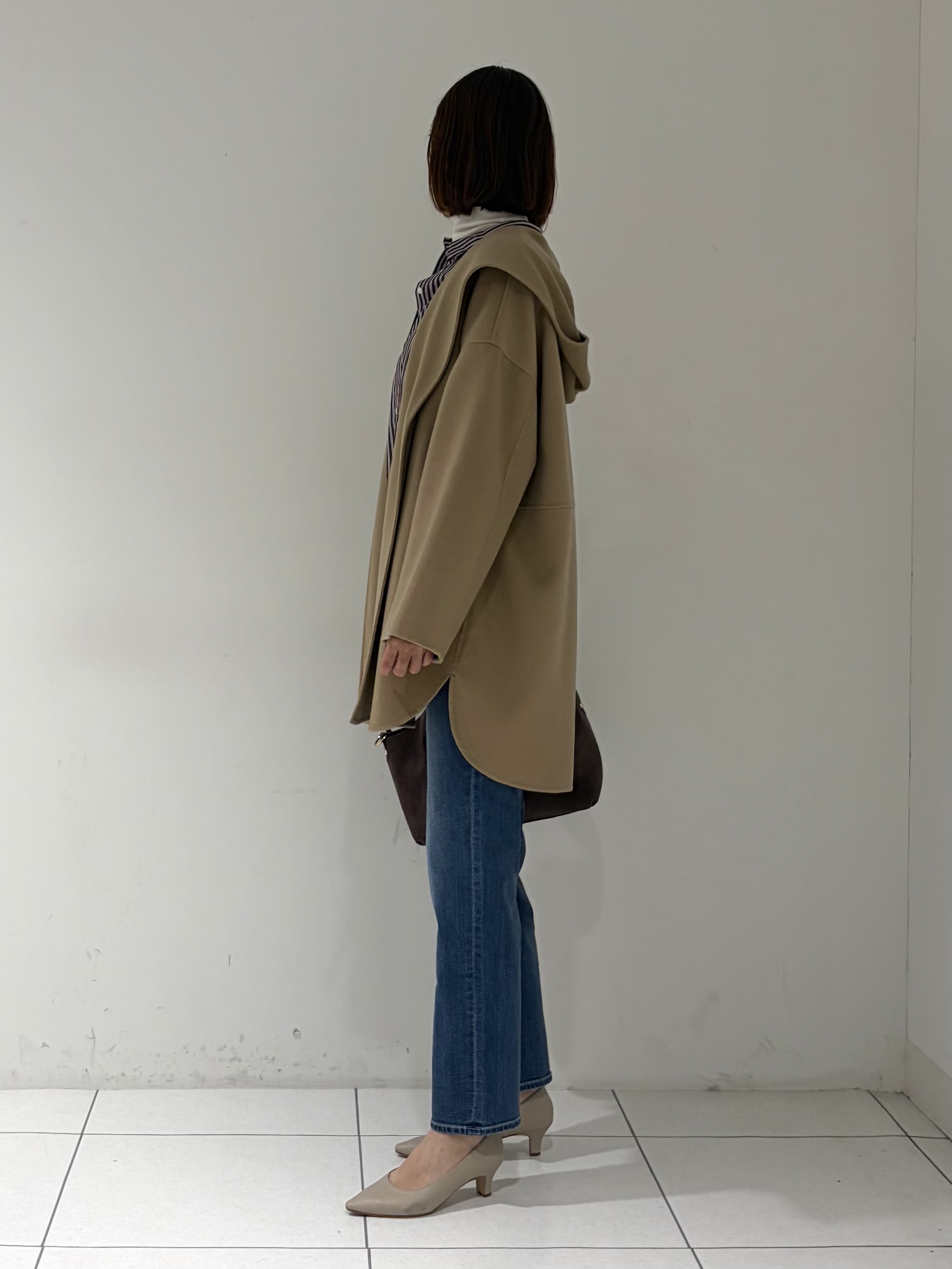 shioriさんの「INDIVI｜【ウール混／配色／ゆったり】ミドル丈リバーフーディコート」を使ったコーディネート