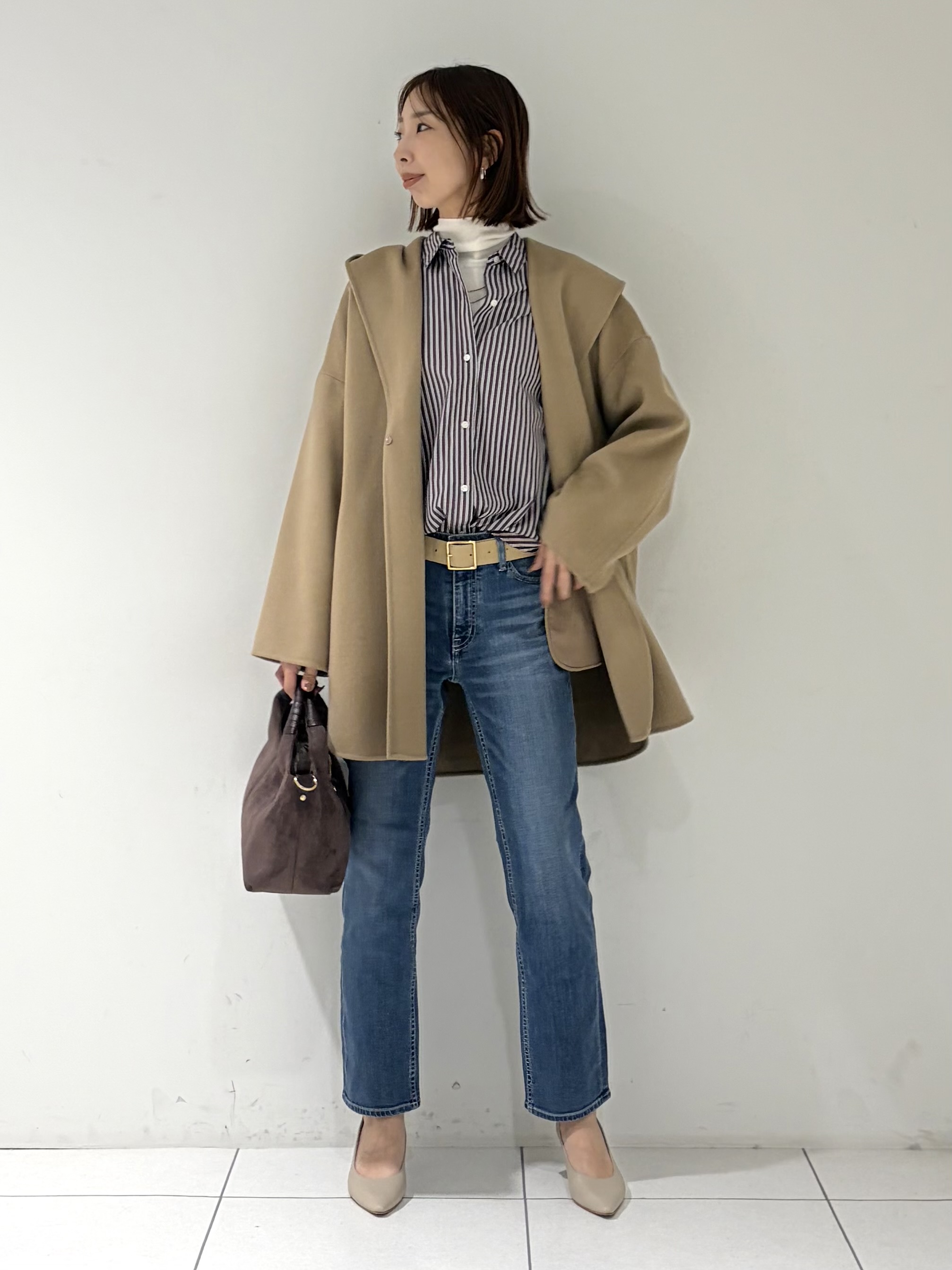 shioriさんの「INDIVI｜【ウール混／配色／ゆったり】ミドル丈リバーフーディコート」を使ったコーディネート