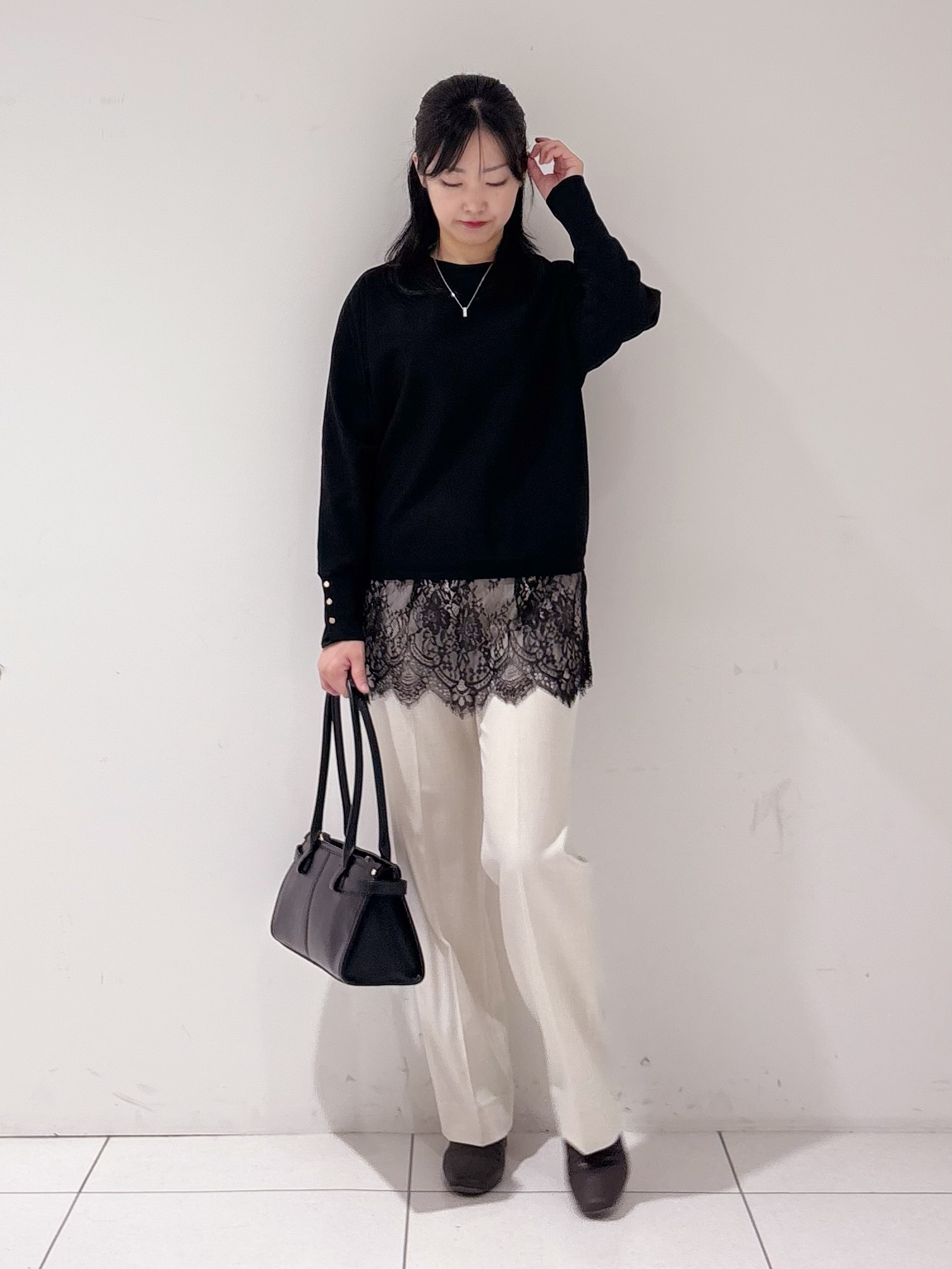 momokoさんの「INDIVI｜【選べる6色／ストレッチ◎】きれいめドルマンスリーブニット」を使ったコーディネート