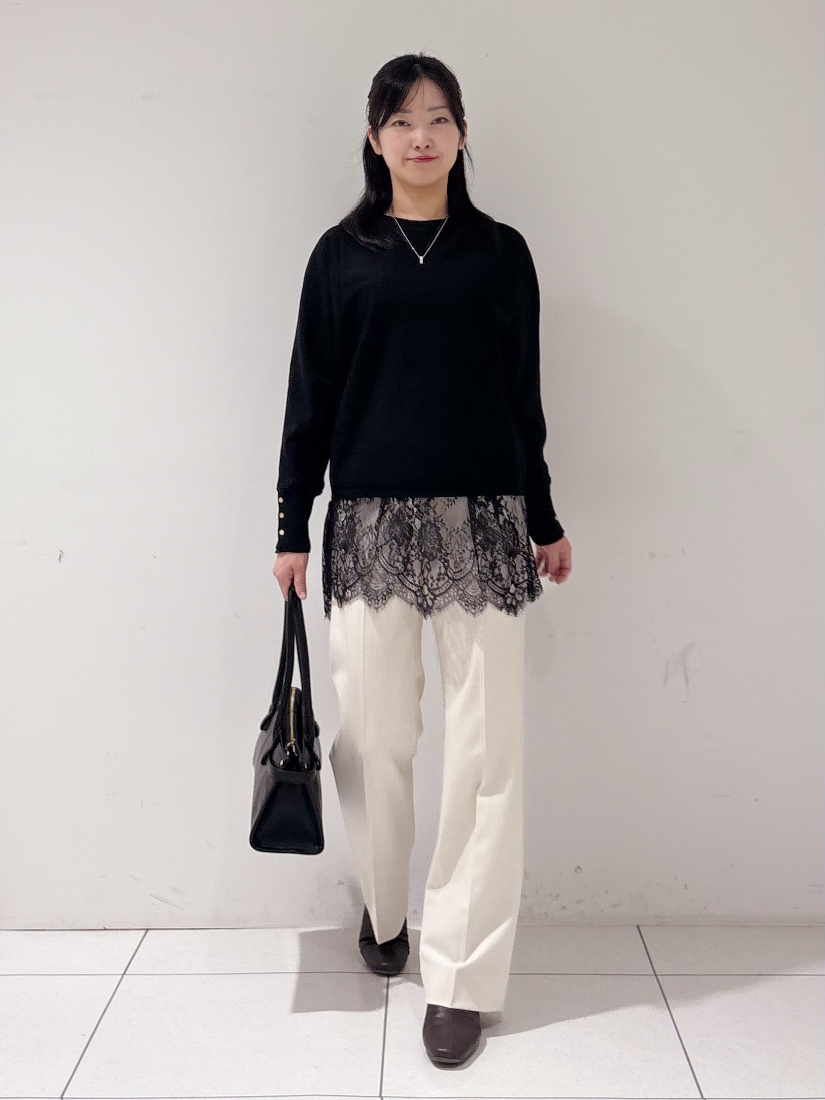 momokoさんの「INDIVI｜【選べる6色／ストレッチ◎】きれいめドルマンスリーブニット」を使ったコーディネート