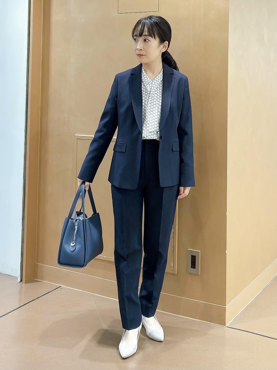 hattoriさんの「INDIVI｜【洗える／通勤／スーツ】メランジストレッチ テーラードカラージャケット」を使ったコーディネート