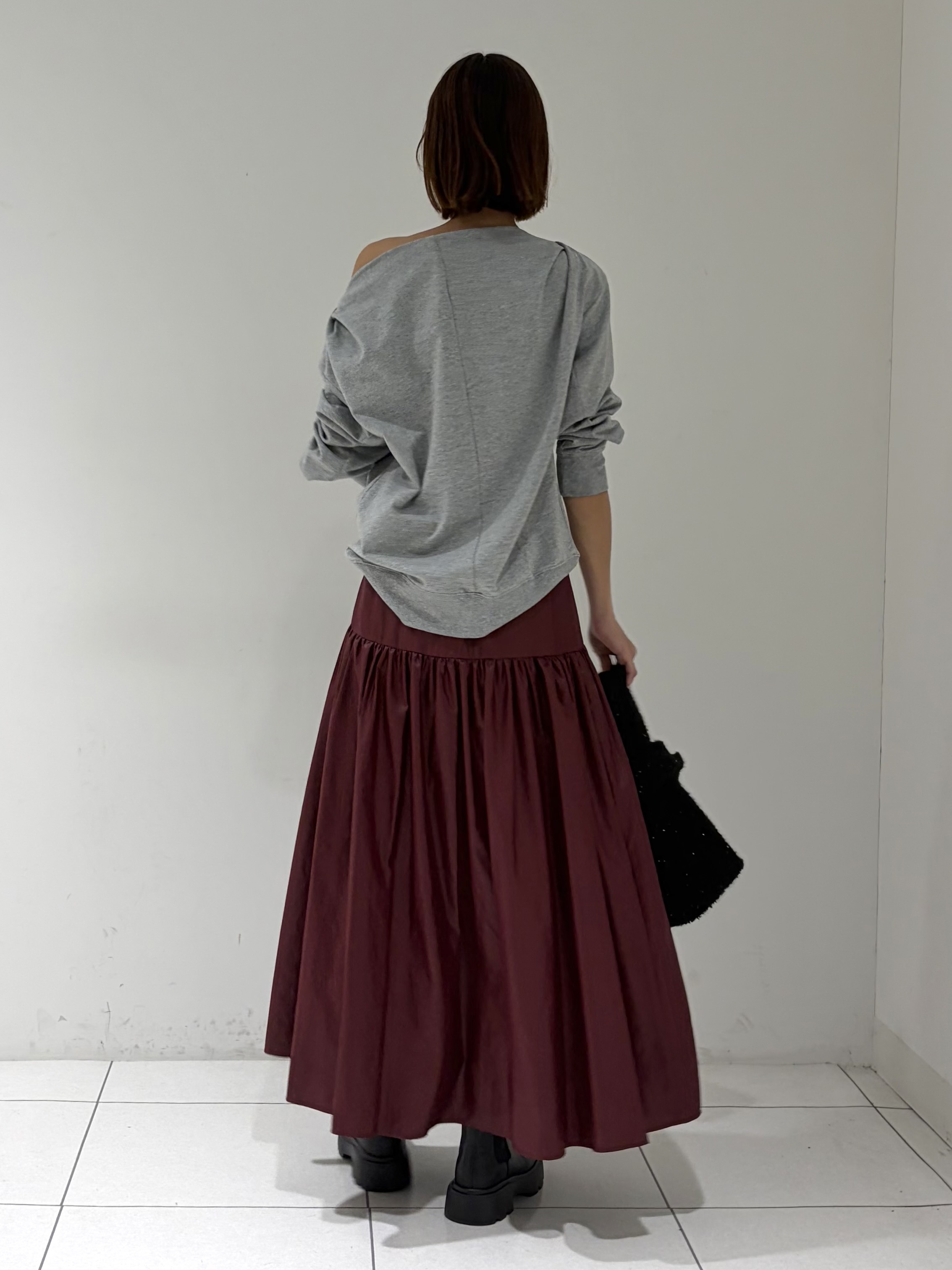 shioriさんの「INDIVI｜裏毛オフショルカットソー」を使ったコーディネート