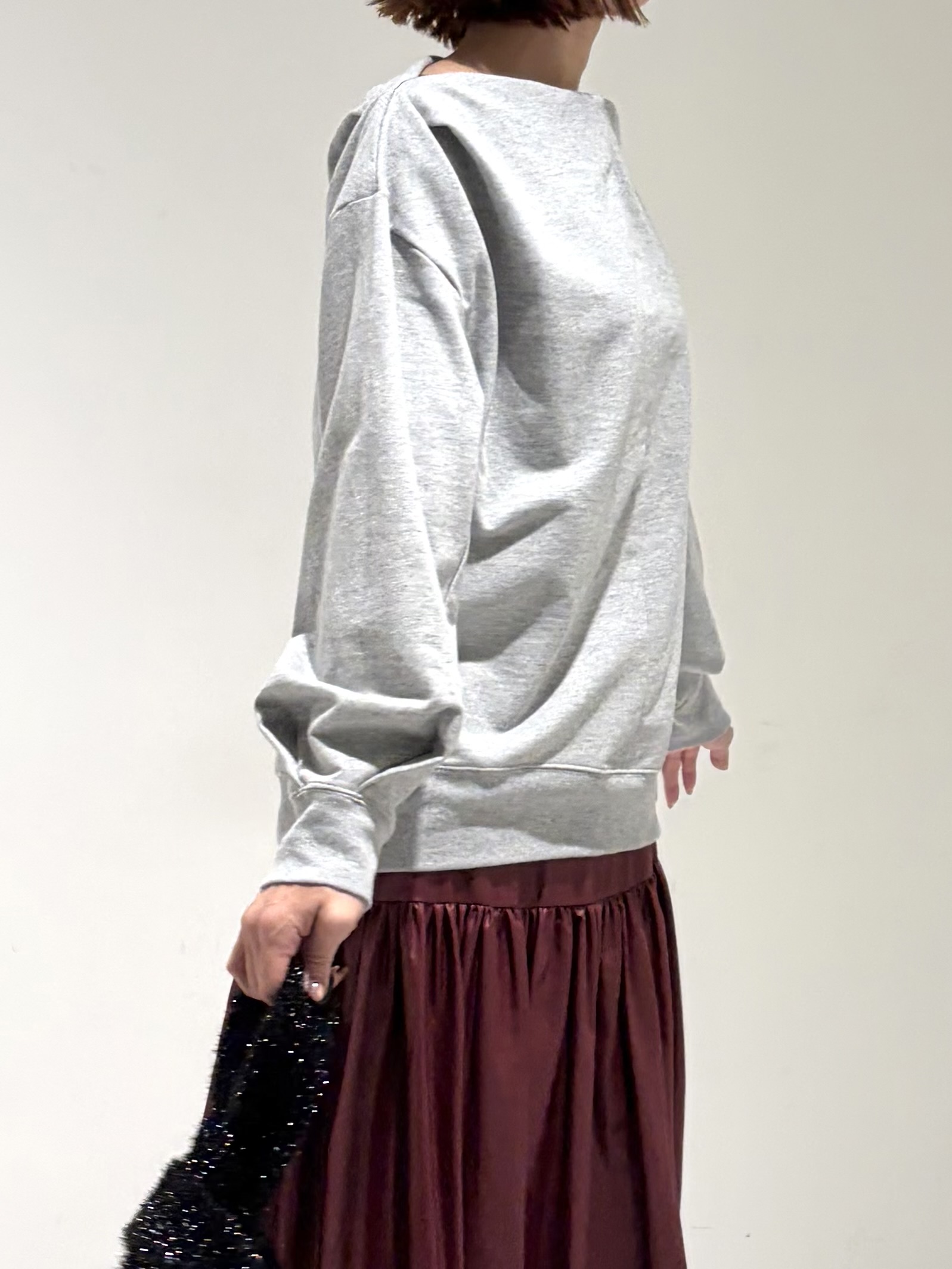 shioriさんの「INDIVI｜裏毛オフショルカットソー」を使ったコーディネート