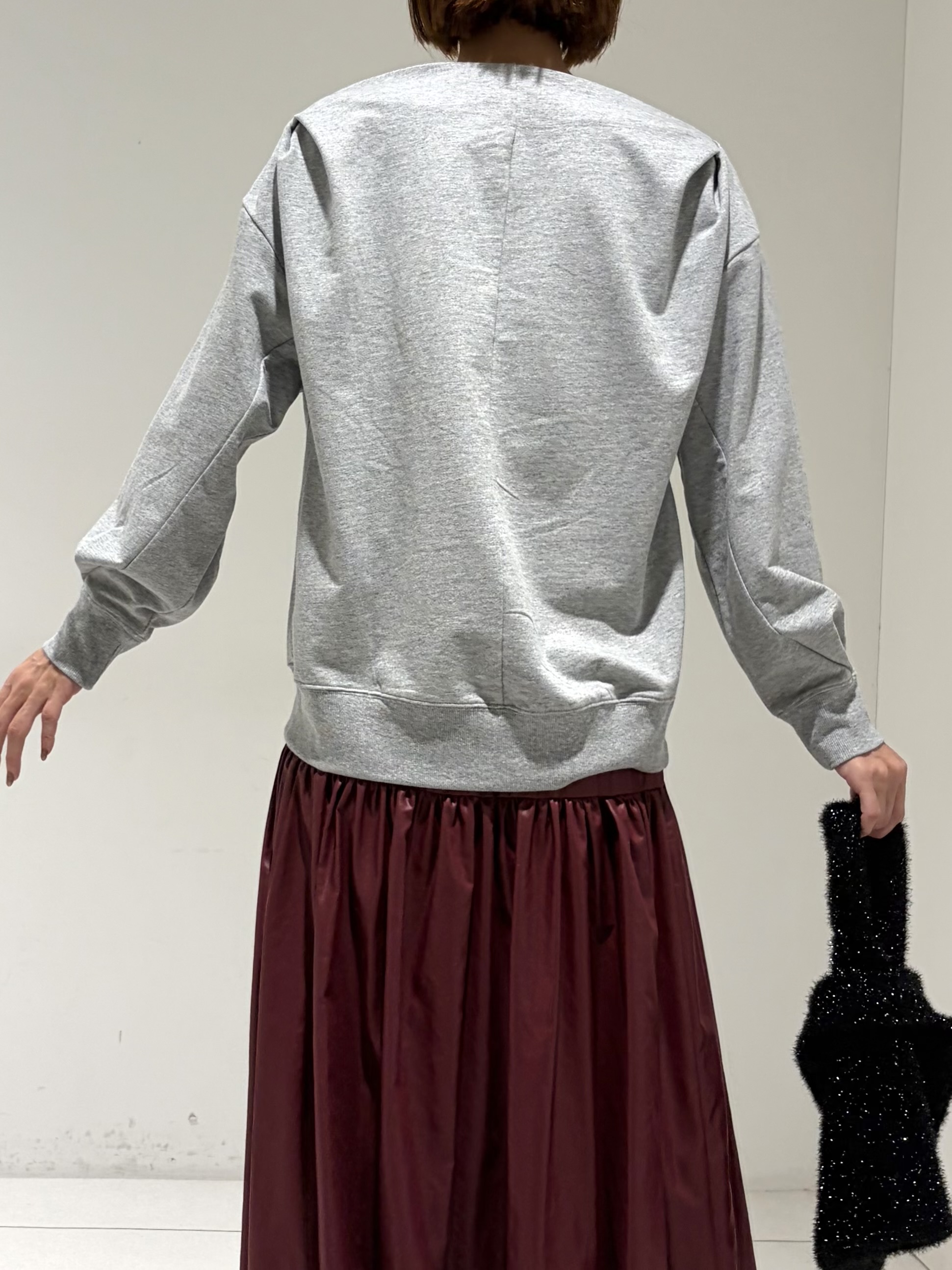 shioriさんの「INDIVI｜裏毛オフショルカットソー」を使ったコーディネート