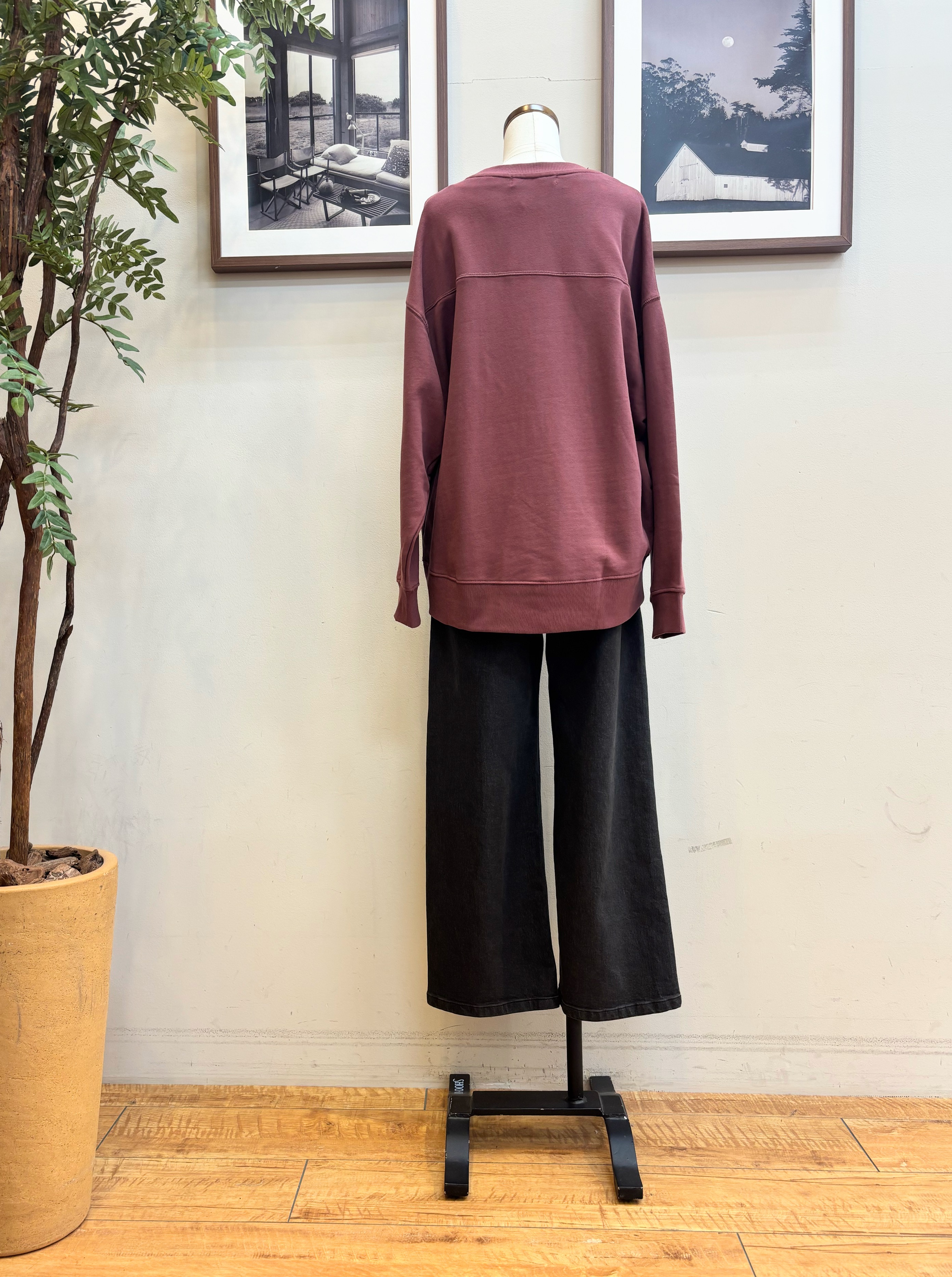maiさんの「SHOO･LA･RUE｜【体型カバー/洗濯機可】ゆるシルエットスウェット」を使ったコーディネート