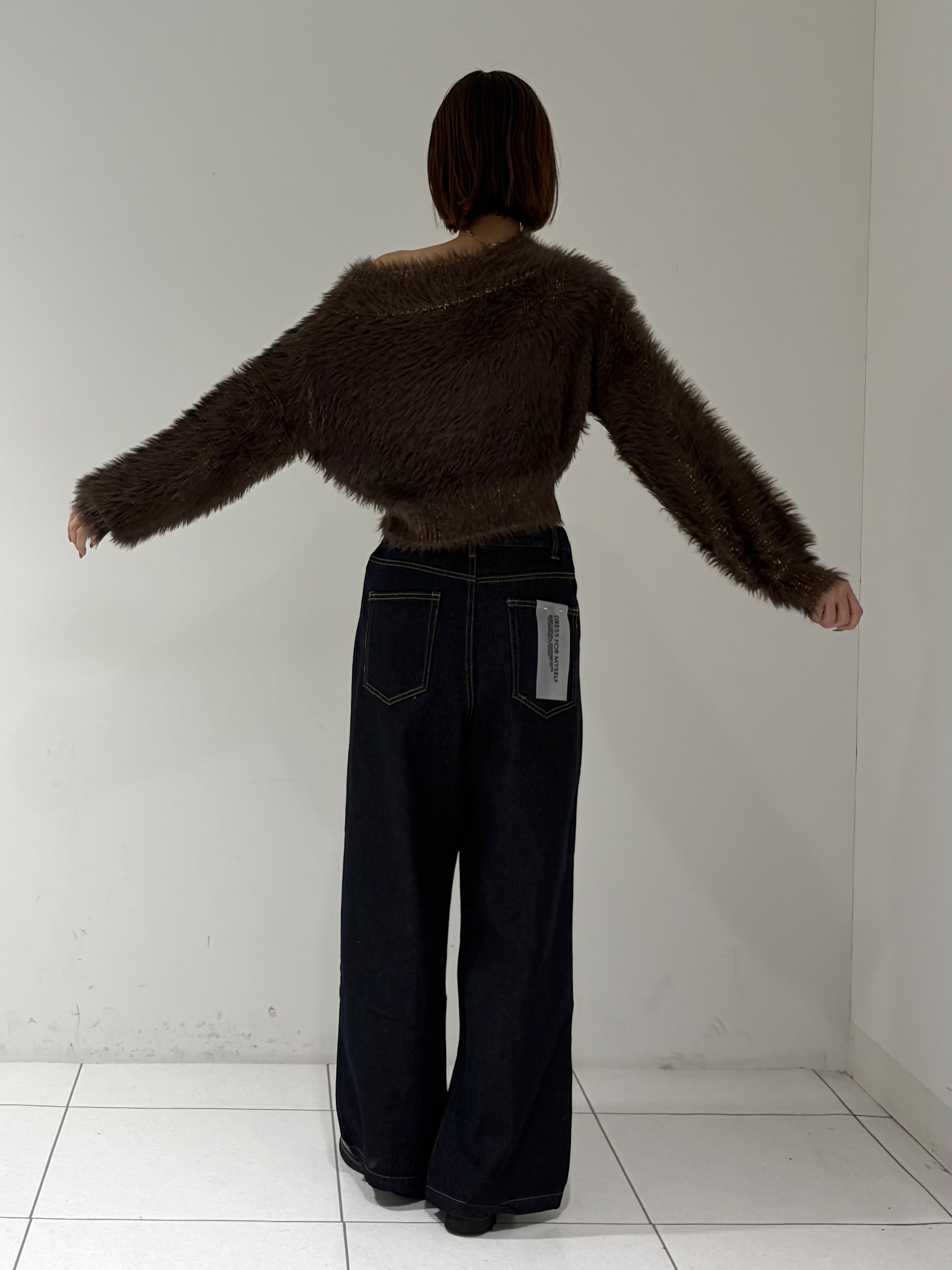 shioriさんの「INDIVI｜フェザーニットオフショルプルオーバー」を使ったコーディネート