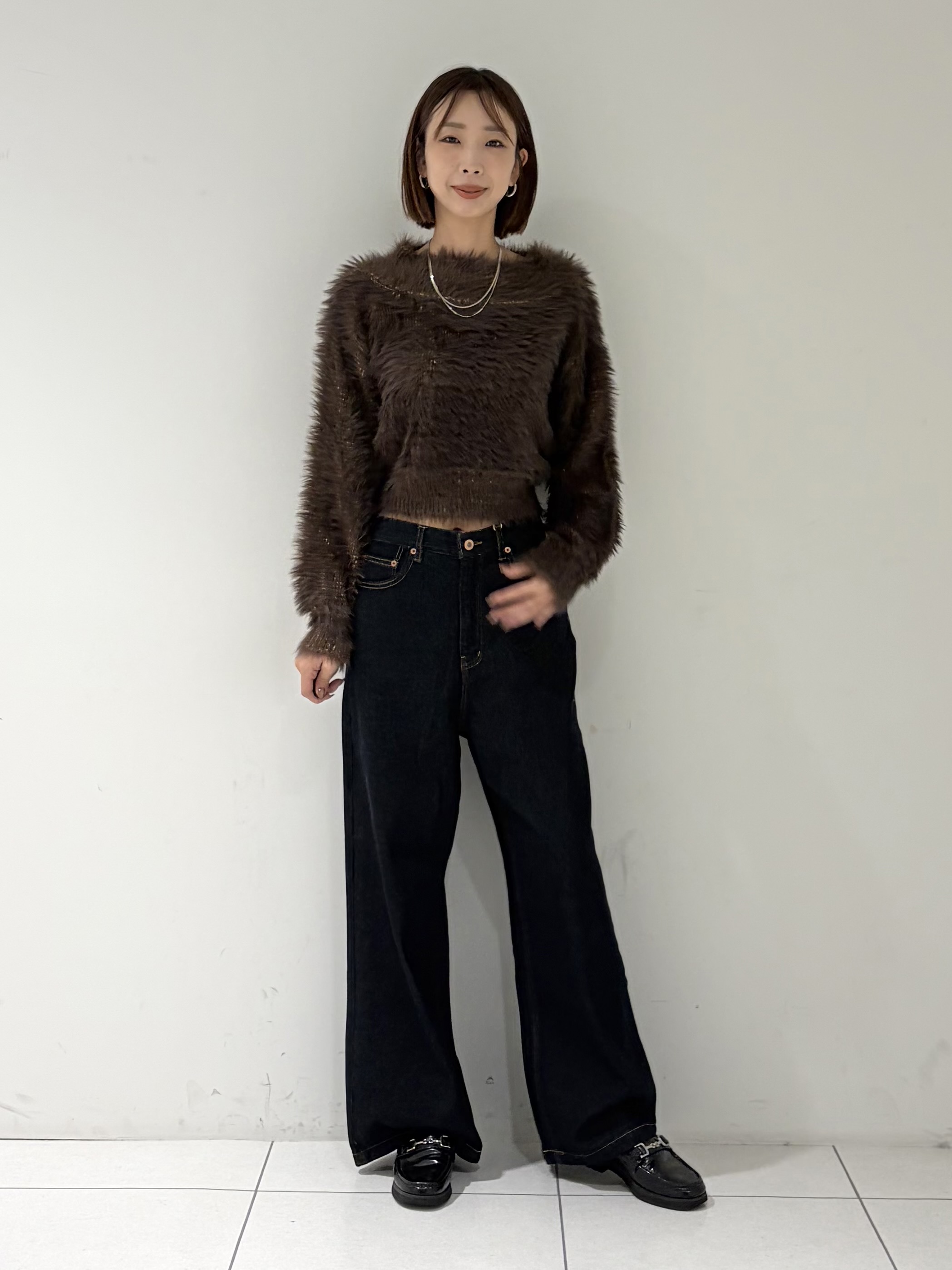 shioriさんの「INDIVI｜フェザーニットオフショルプルオーバー」を使ったコーディネート