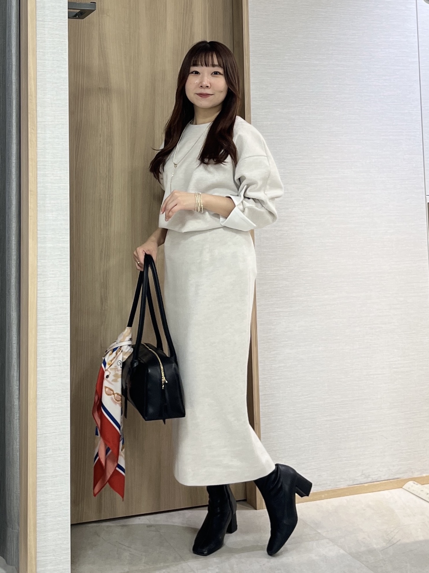 KAHOさんの「UNTITLED｜【セットアップ可/スウェットライク】袖口シャツドッキングプルオーバー」を使ったコーディネート