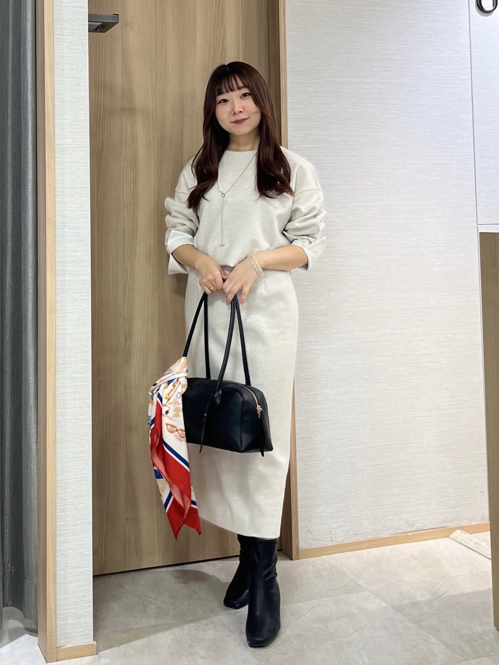 KAHOさんの「UNTITLED｜【セットアップ可/スウェットライク】袖口シャツドッキングプルオーバー」を使ったコーディネート