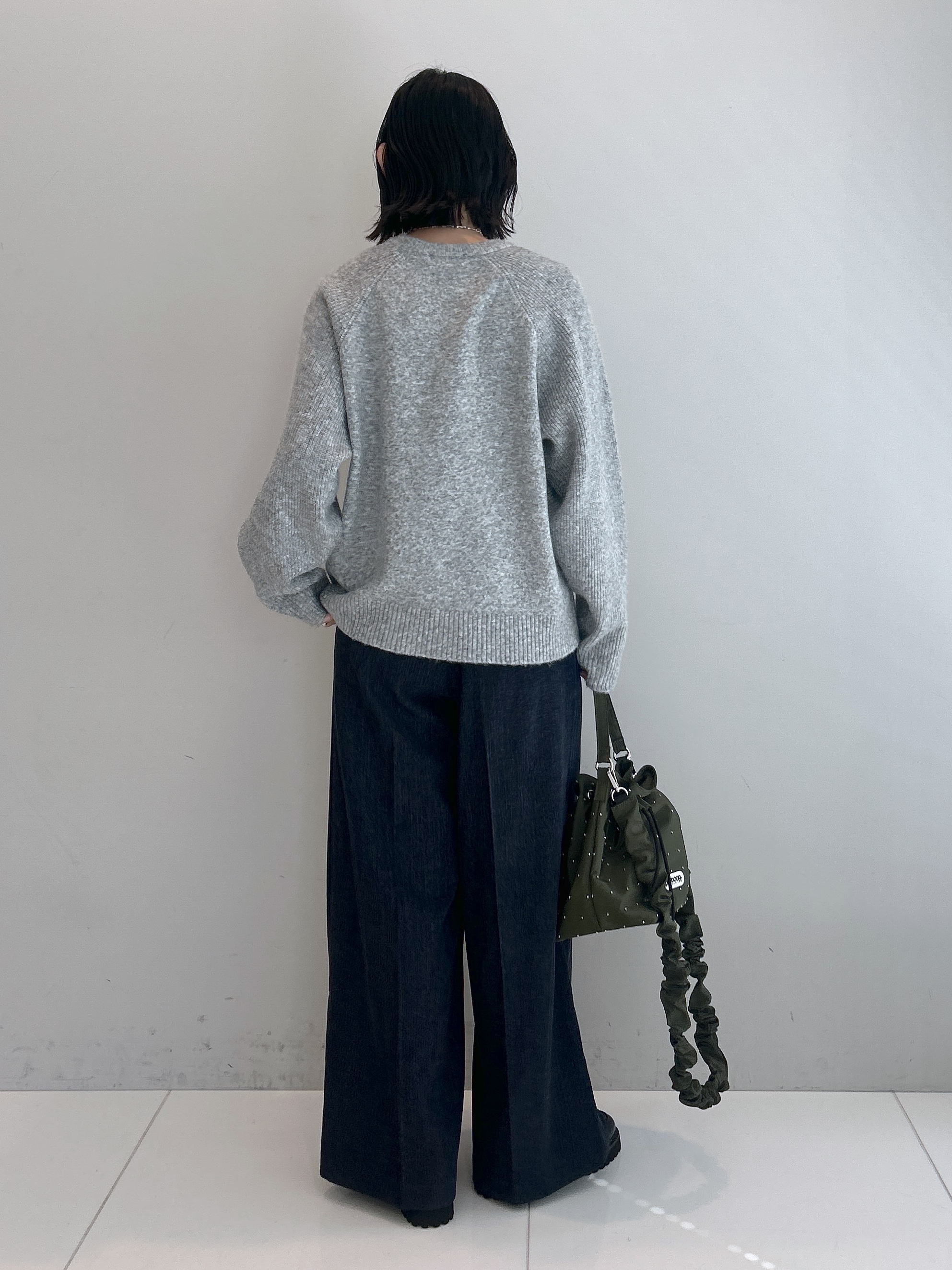 Hirokaさんの「Dessin｜【洗濯機OK/サスティナブル/6色展開】編地切替ラグラン ニットプルオーバー」を使ったコーディネート