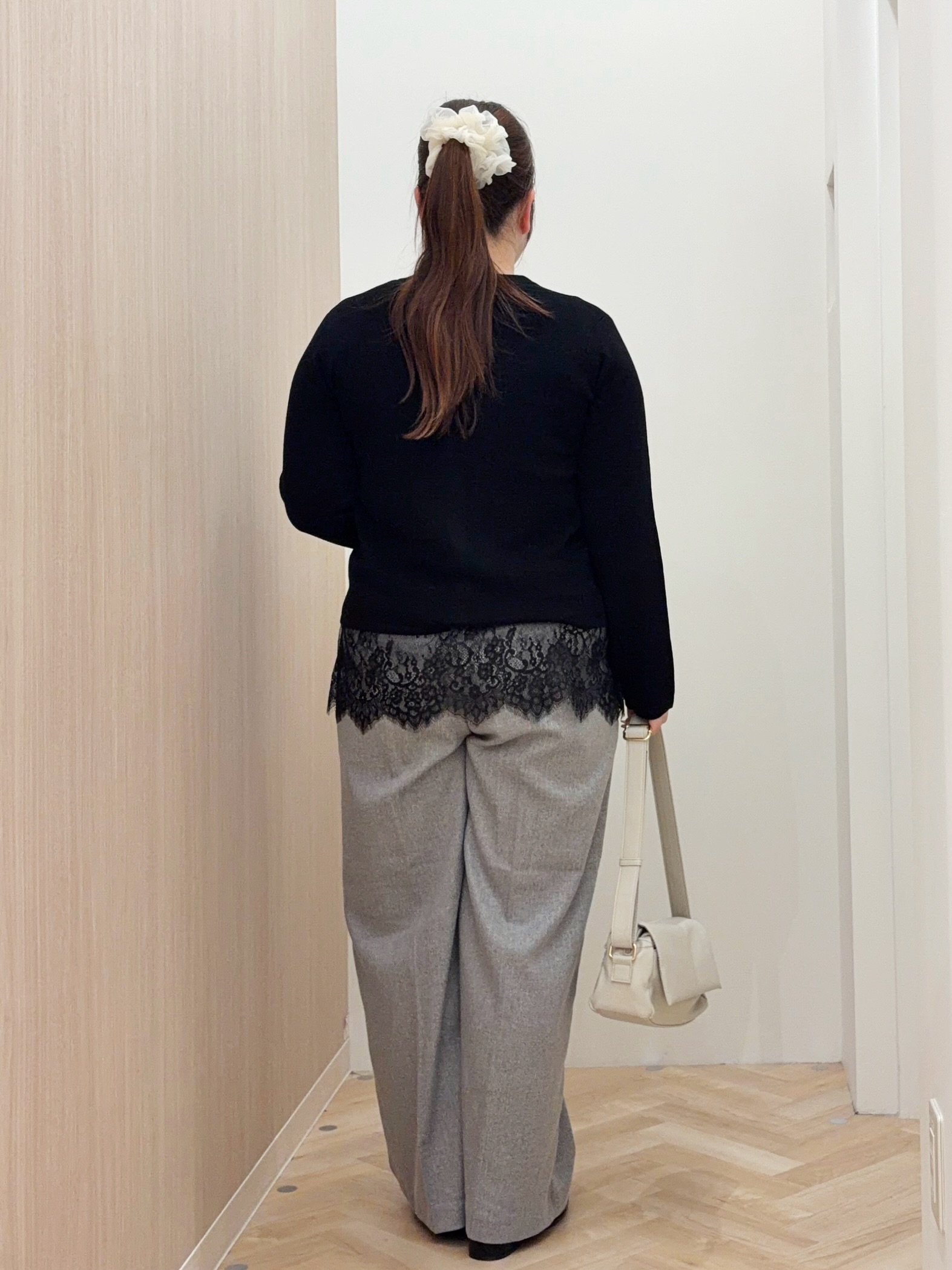 akariさんの「grove｜ジャケットのようにきちんと見え クルーネックカーディガン」を使ったコーディネート