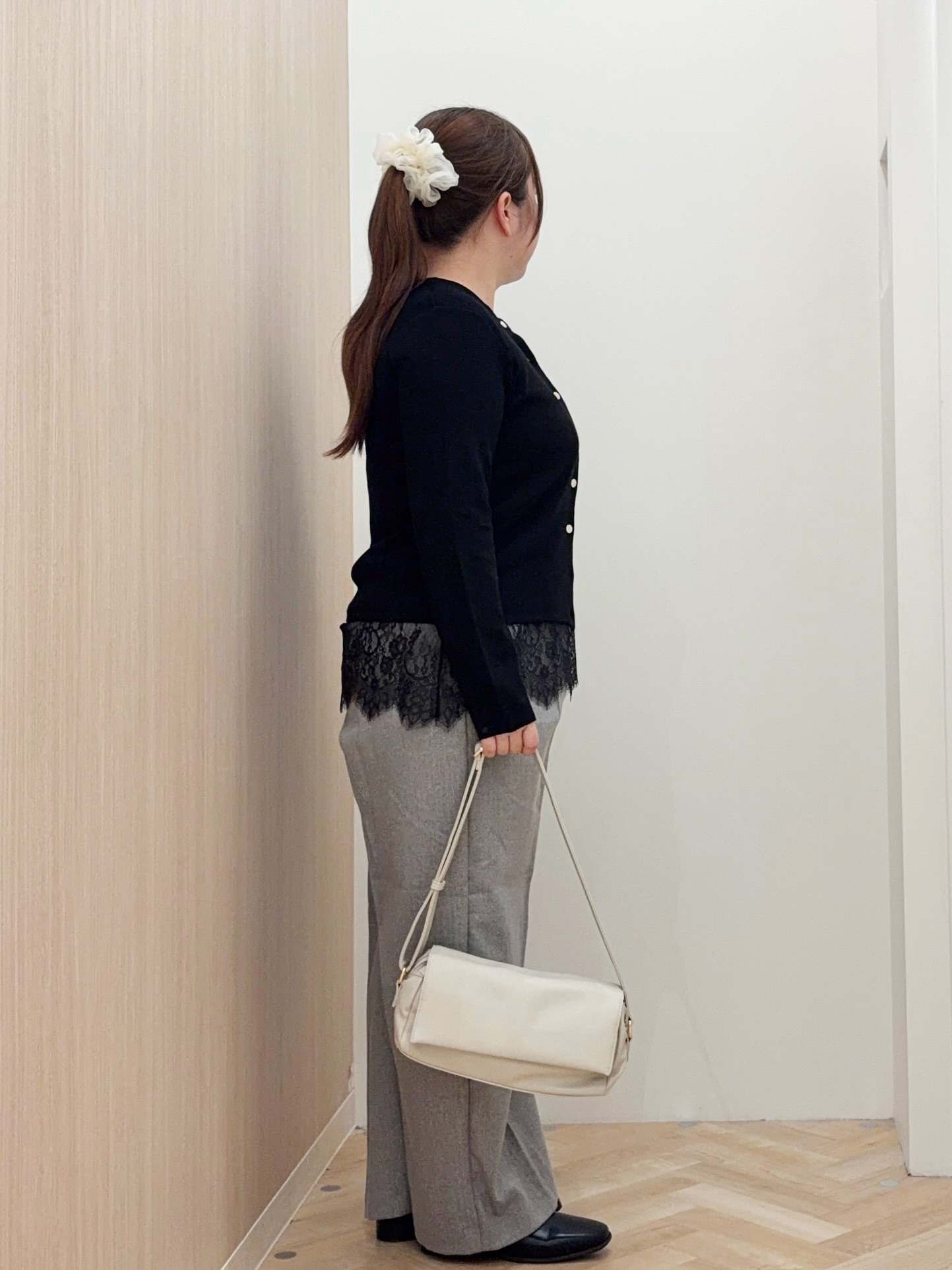 akariさんの「grove｜ジャケットのようにきちんと見え クルーネックカーディガン」を使ったコーディネート