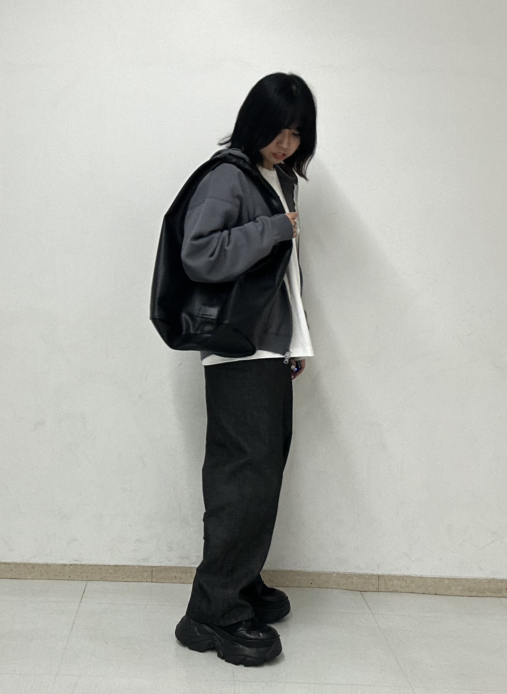 MANAさんの「tk.TAKEO KIKUCHI｜【色褪せしにくいデニム】Comfy Fadeless Denim Seriesバレルデニム」を使ったコーディネート
