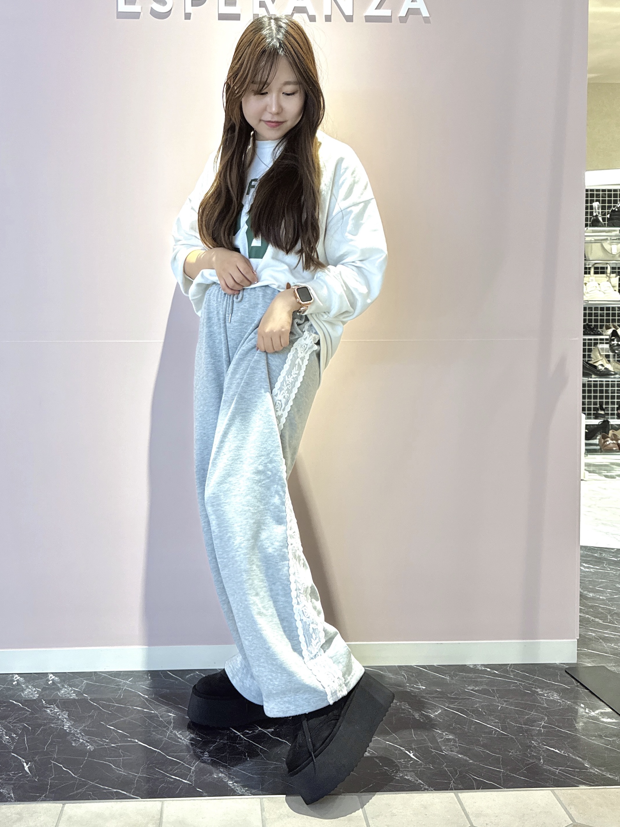 neinaさんの「ESPERANZA｜ハートチャーム付き厚底サボスニーカー」を使ったコーディネート