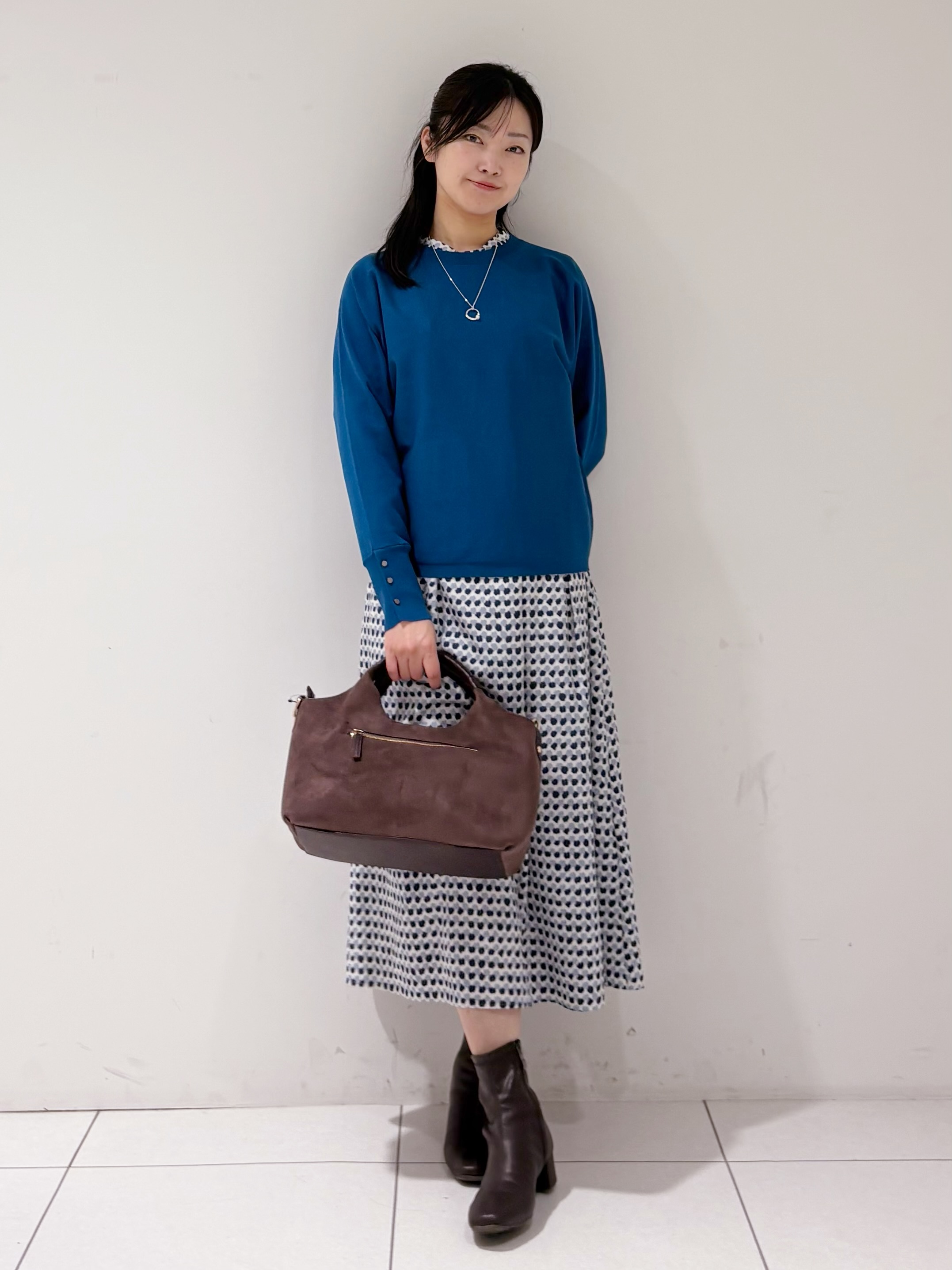 momokoさんの「INDIVI｜【選べる6色／ストレッチ◎】きれいめドルマンスリーブニット」を使ったコーディネート