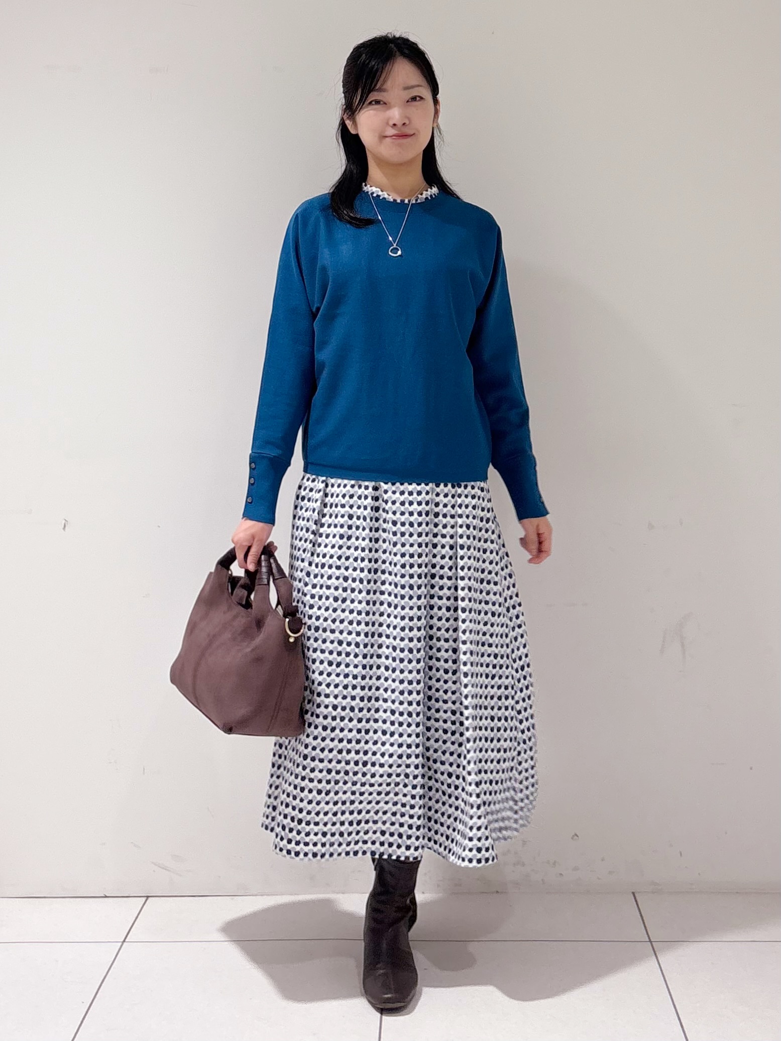 momokoさんの「INDIVI｜【選べる6色／ストレッチ◎】きれいめドルマンスリーブニット」を使ったコーディネート