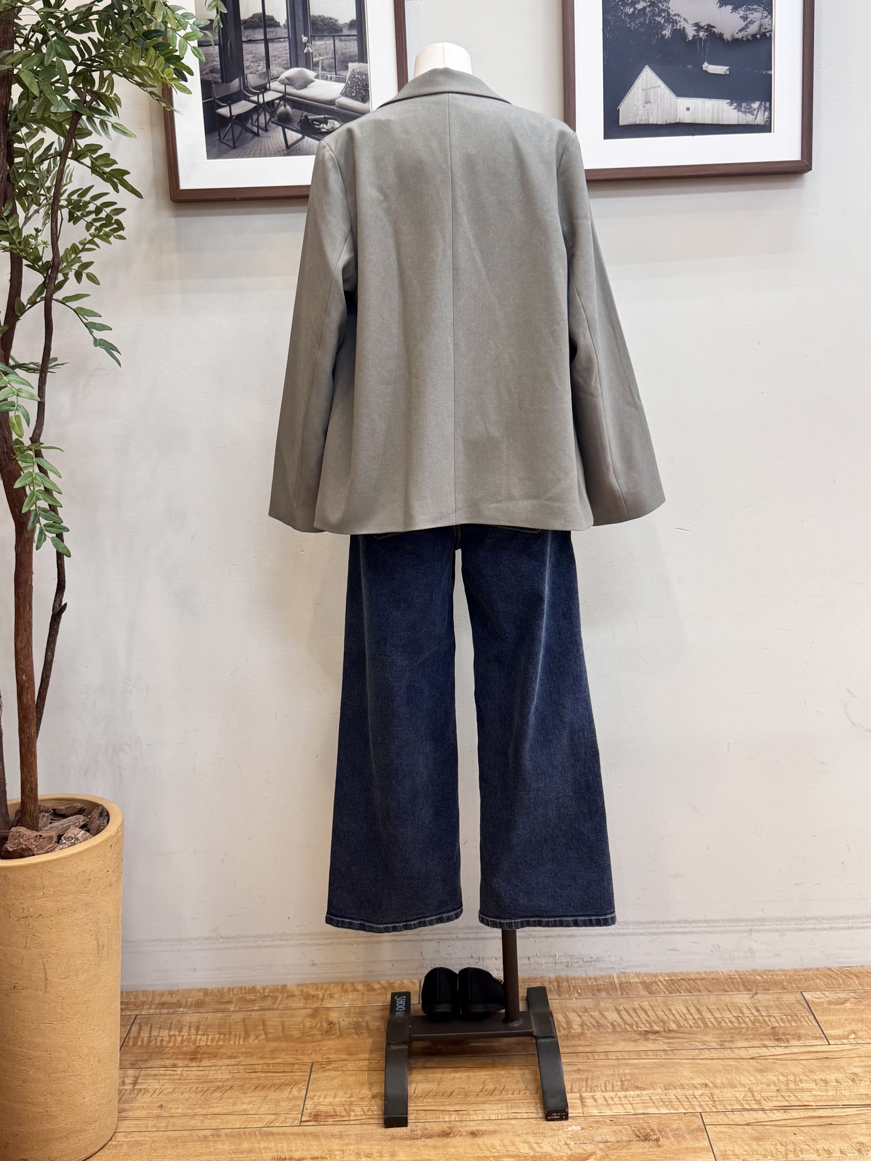 山本まどかさんの「SHOO･LA･RUE｜【セットアップ可/洗濯後しわになりにくい】ウールフィール ダブルジャケット」を使ったコーディネート