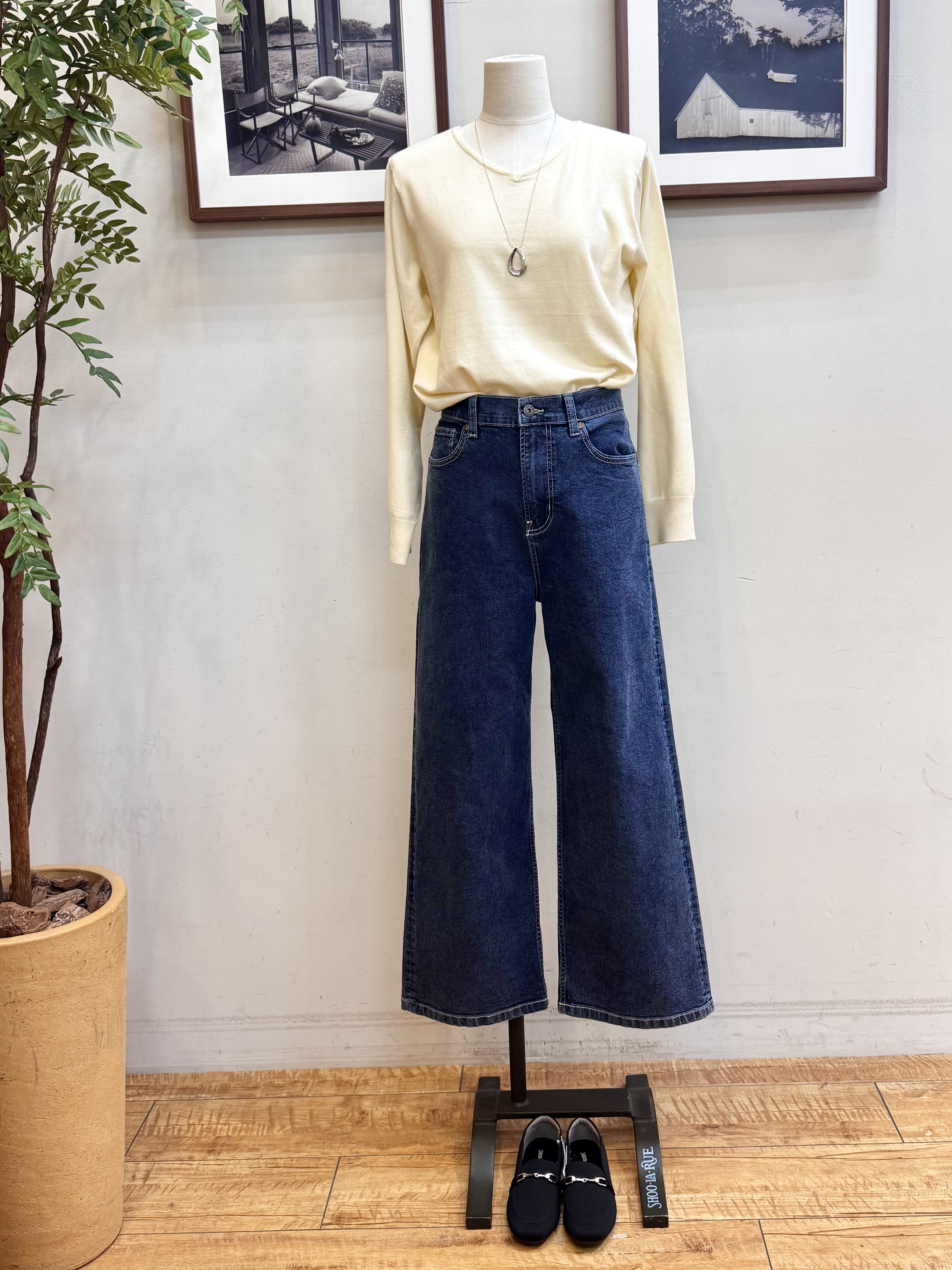 山本まどかさんの「SHOO･LA･RUE｜【セットアップ可/洗濯後しわになりにくい】ウールフィール ダブルジャケット」を使ったコーディネート