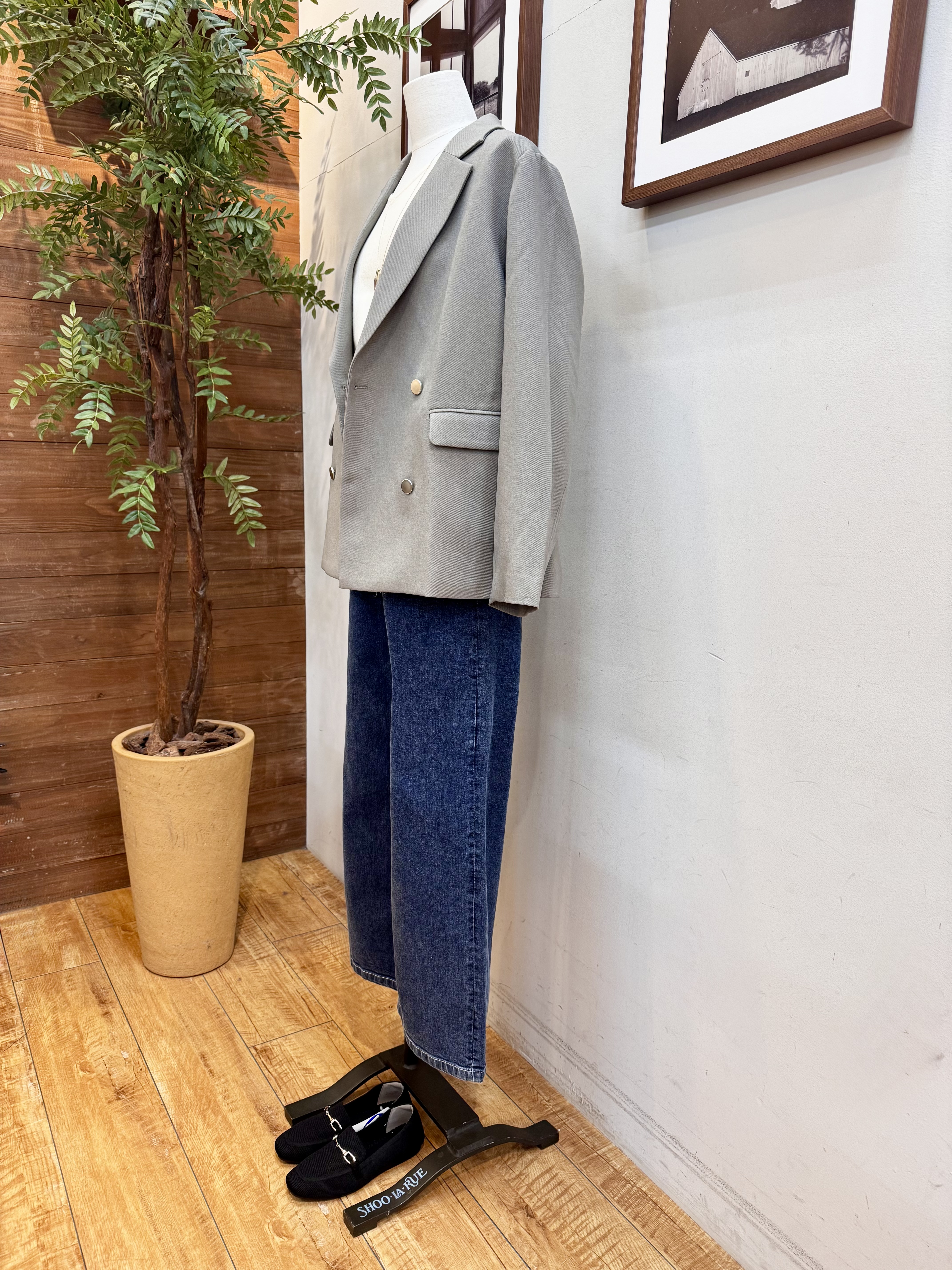 山本まどかさんの「SHOO･LA･RUE｜【セットアップ可/洗濯後しわになりにくい】ウールフィール ダブルジャケット」を使ったコーディネート