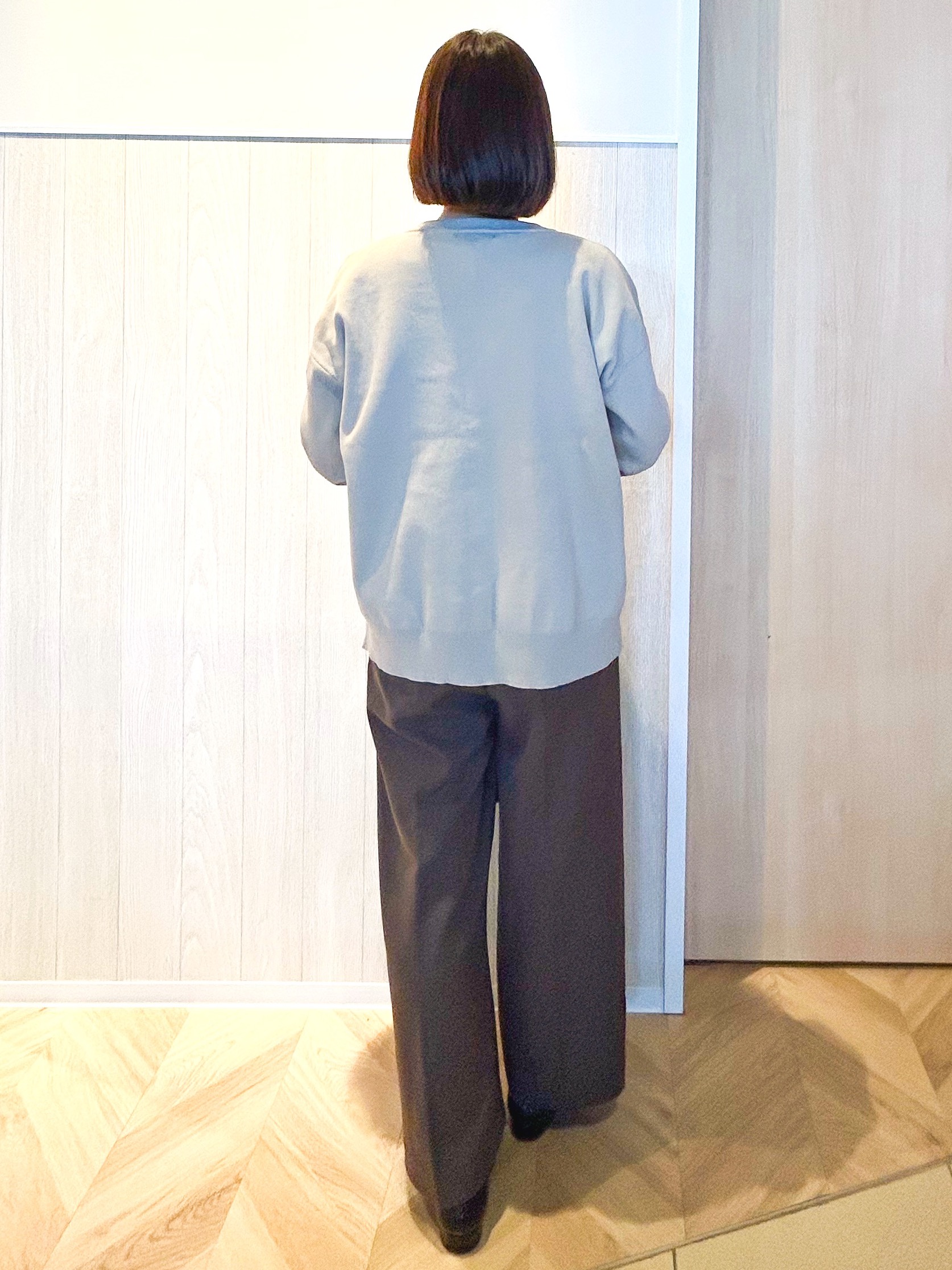 tomoさんの「SHOO･LA･RUE｜【セットアップ可/洗濯機可】軽やかに羽織れる スポンディッシュ ニットカーディガン」を使ったコーディネート