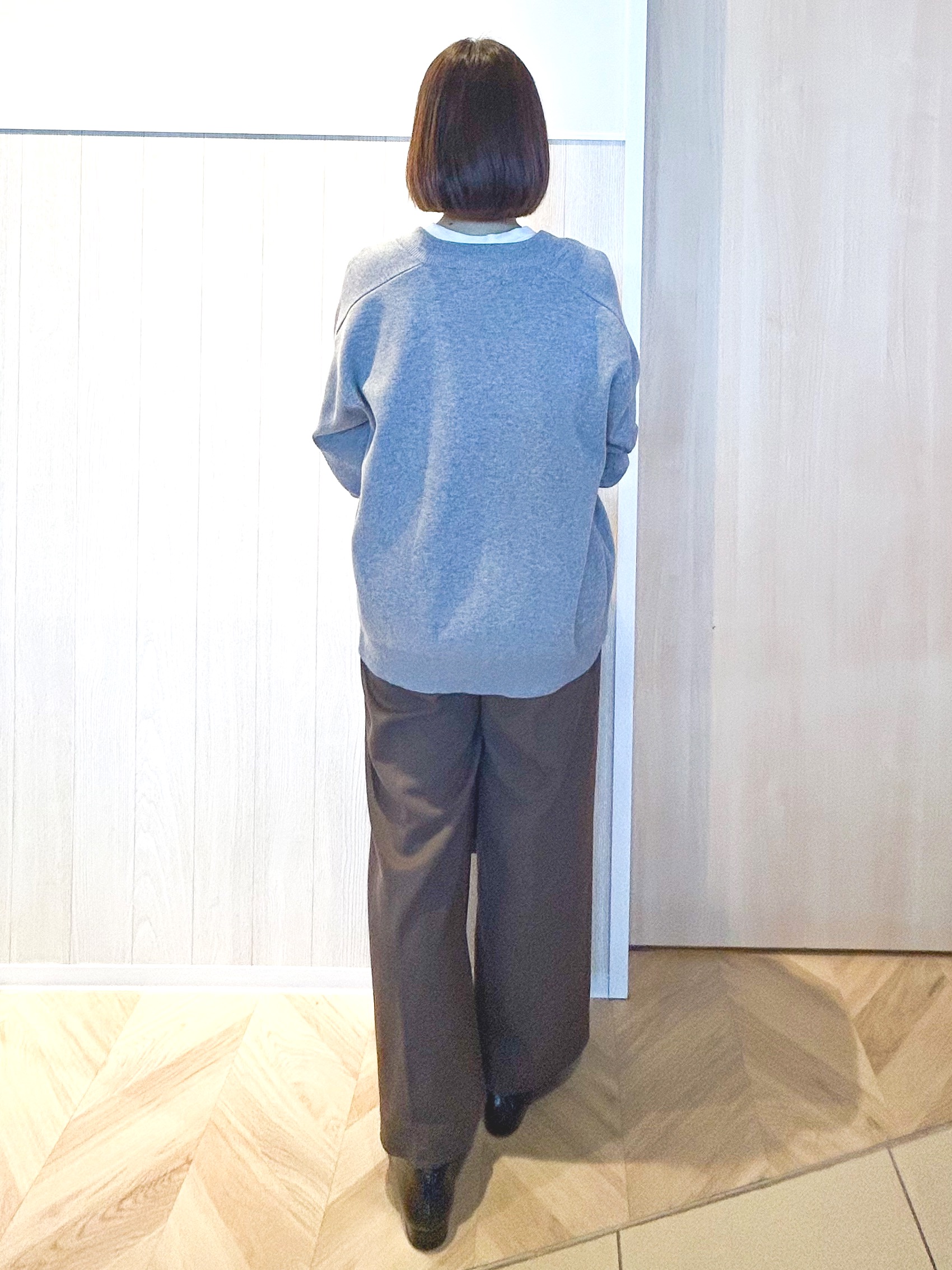 tomoさんの「SHOO･LA･RUE｜【毛玉になりにくい/S-LL/洗濯機可/体型カバー】Vネックゆったりカーディガン」を使ったコーディネート