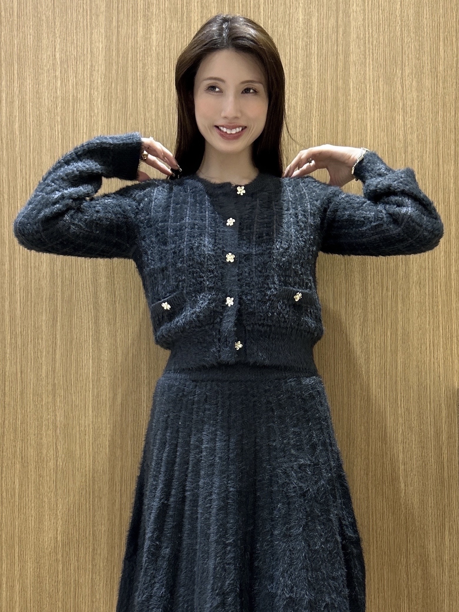 maiさんの「OPAQUE.CLIP｜【セットアップ】ツィード調フラワーボタンカーディガン《洗濯機OK／抗ピル》」を使ったコーディネート