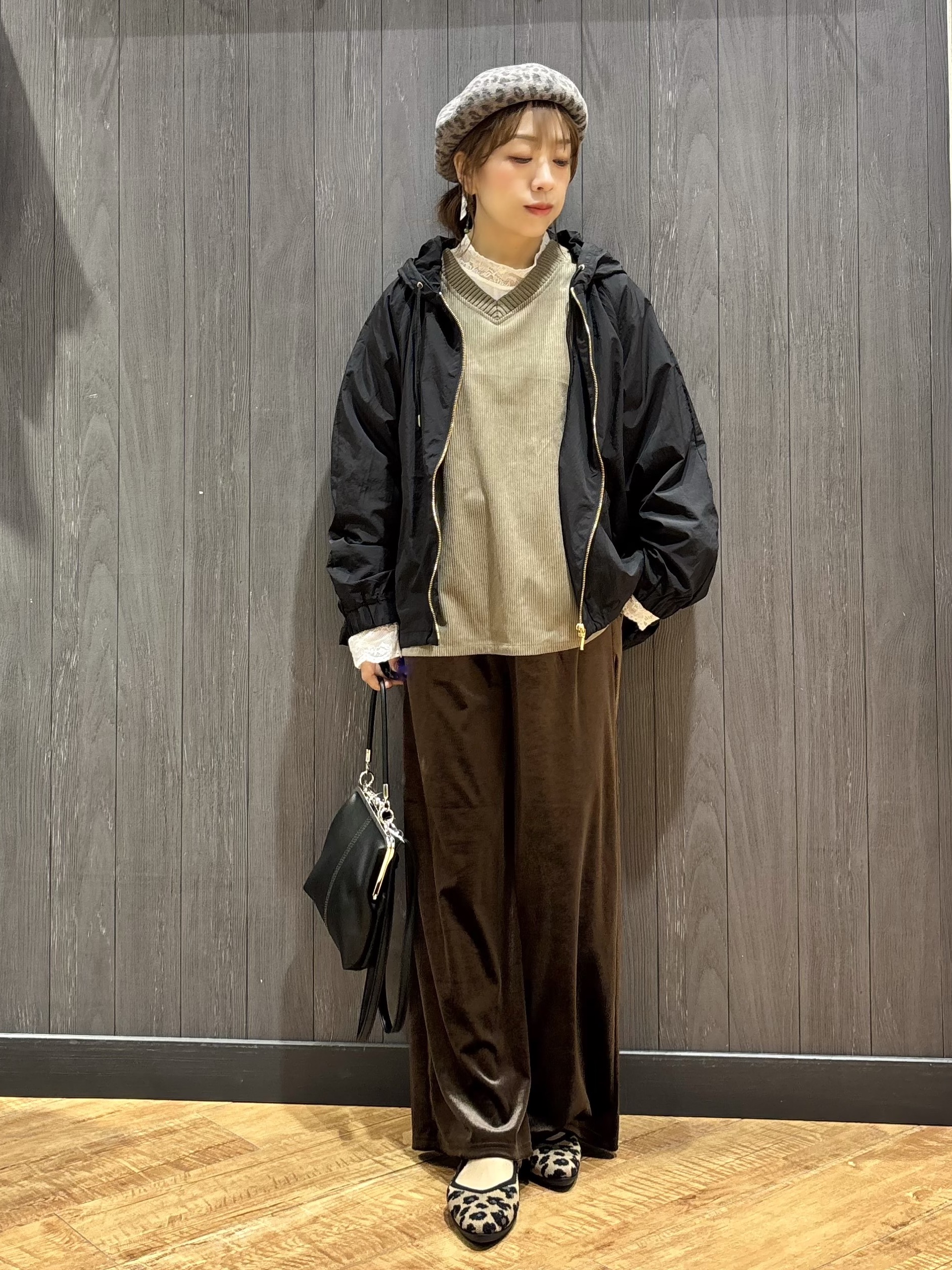 meiさんの「SHOO･LA･RUE｜【S-LL/撥水】ゴールドパーツで女性らしく ギャザーブルゾン」を使ったコーディネート