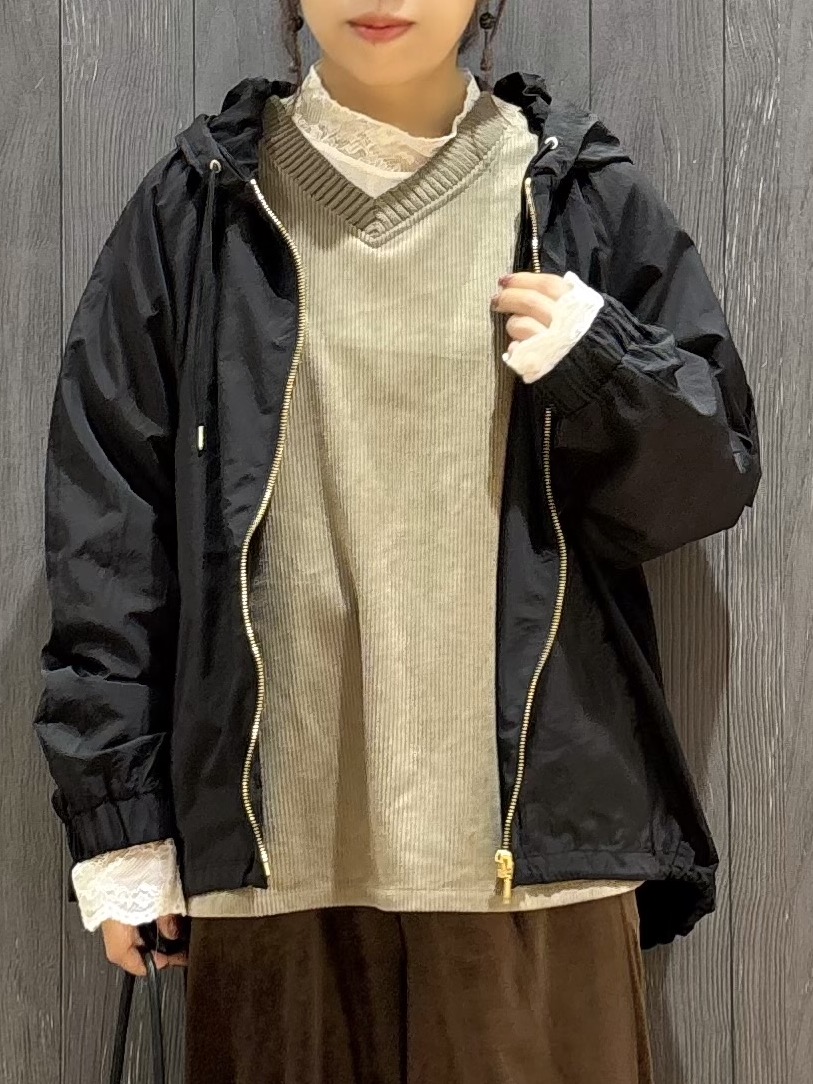 meiさんの「SHOO･LA･RUE｜【S-LL/撥水】ゴールドパーツで女性らしく ギャザーブルゾン」を使ったコーディネート