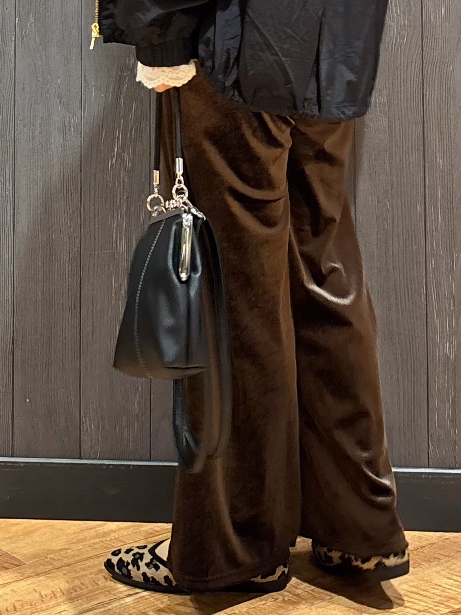 meiさんの「SHOO･LA･RUE｜【S-LL/撥水】ゴールドパーツで女性らしく ギャザーブルゾン」を使ったコーディネート