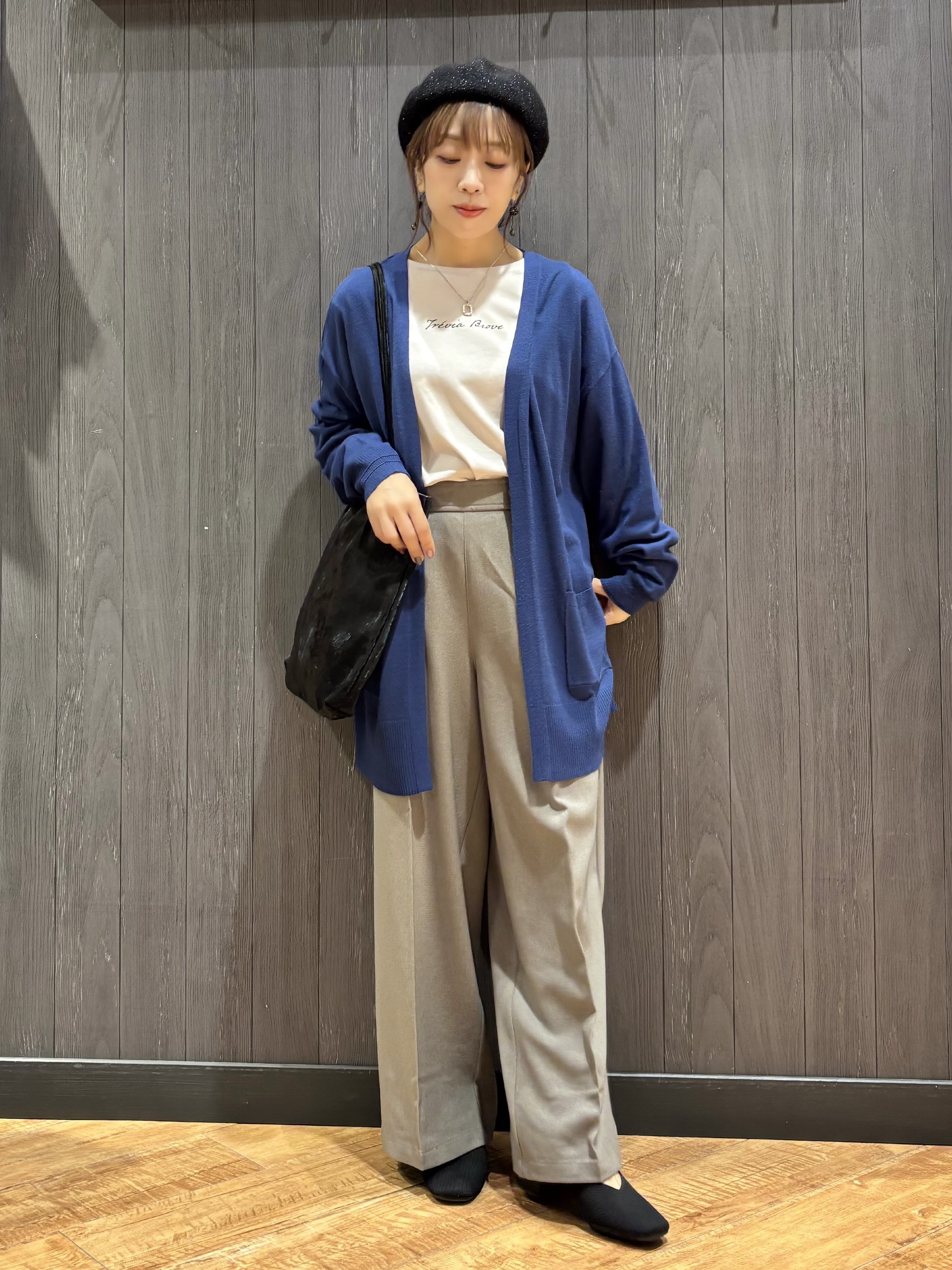 meiさんの「SHOO･LA･RUE｜【体型カバー/洗濯機可/ポケット付き】ゆるシルエット もちもち ボタンレスカーディガン」を使ったコーディネート