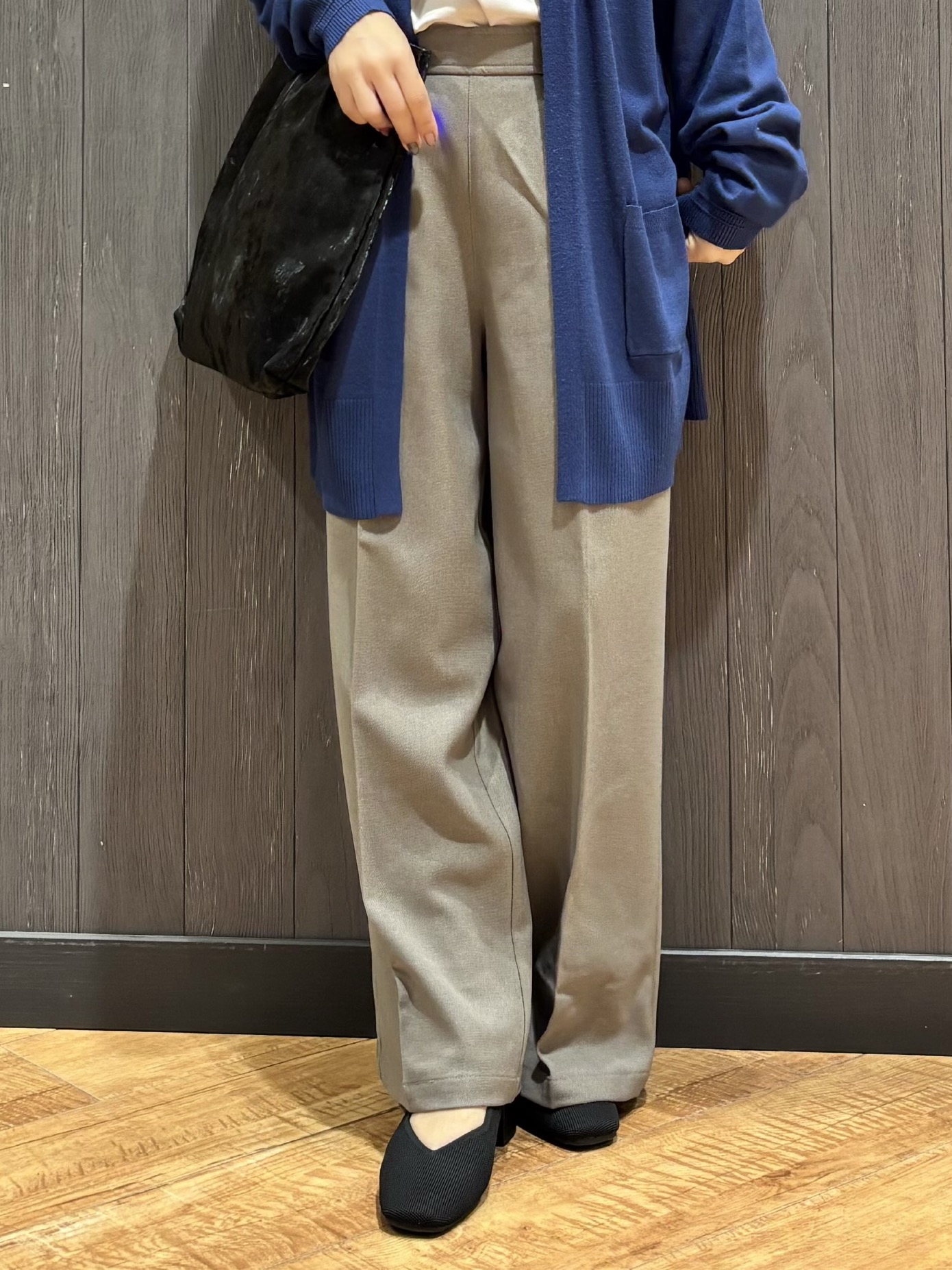 meiさんの「SHOO･LA･RUE｜【体型カバー/洗濯機可/ポケット付き】ゆるシルエット もちもち ボタンレスカーディガン」を使ったコーディネート