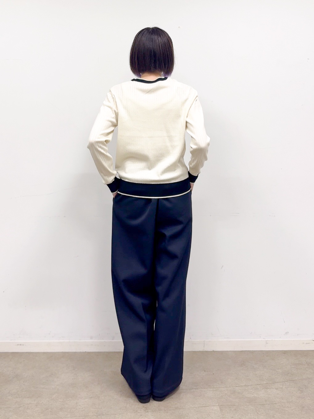 𝐜𝐡𝐢𝐤𝐚さんの「SHOO･LA･RUE｜【S-LL/洗濯機可】配色使いが目を惹く クルーネックニットカーディガン」を使ったコーディネート
