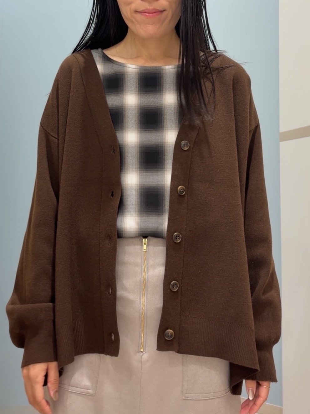 大西直穂さんの「SHOO･LA･RUE｜【毛玉になりにくい/S-LL/洗濯機可/体型カバー】Vネックゆったりカーディガン」を使ったコーディネート