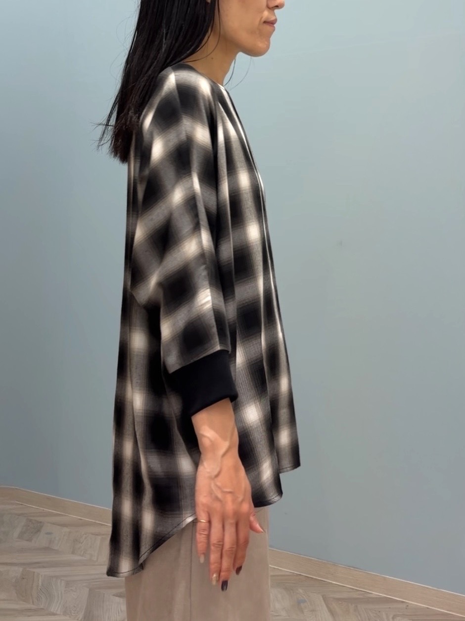 大西直穂さんの「SHOO･LA･RUE｜【毛玉になりにくい/S-LL/洗濯機可/体型カバー】Vネックゆったりカーディガン」を使ったコーディネート