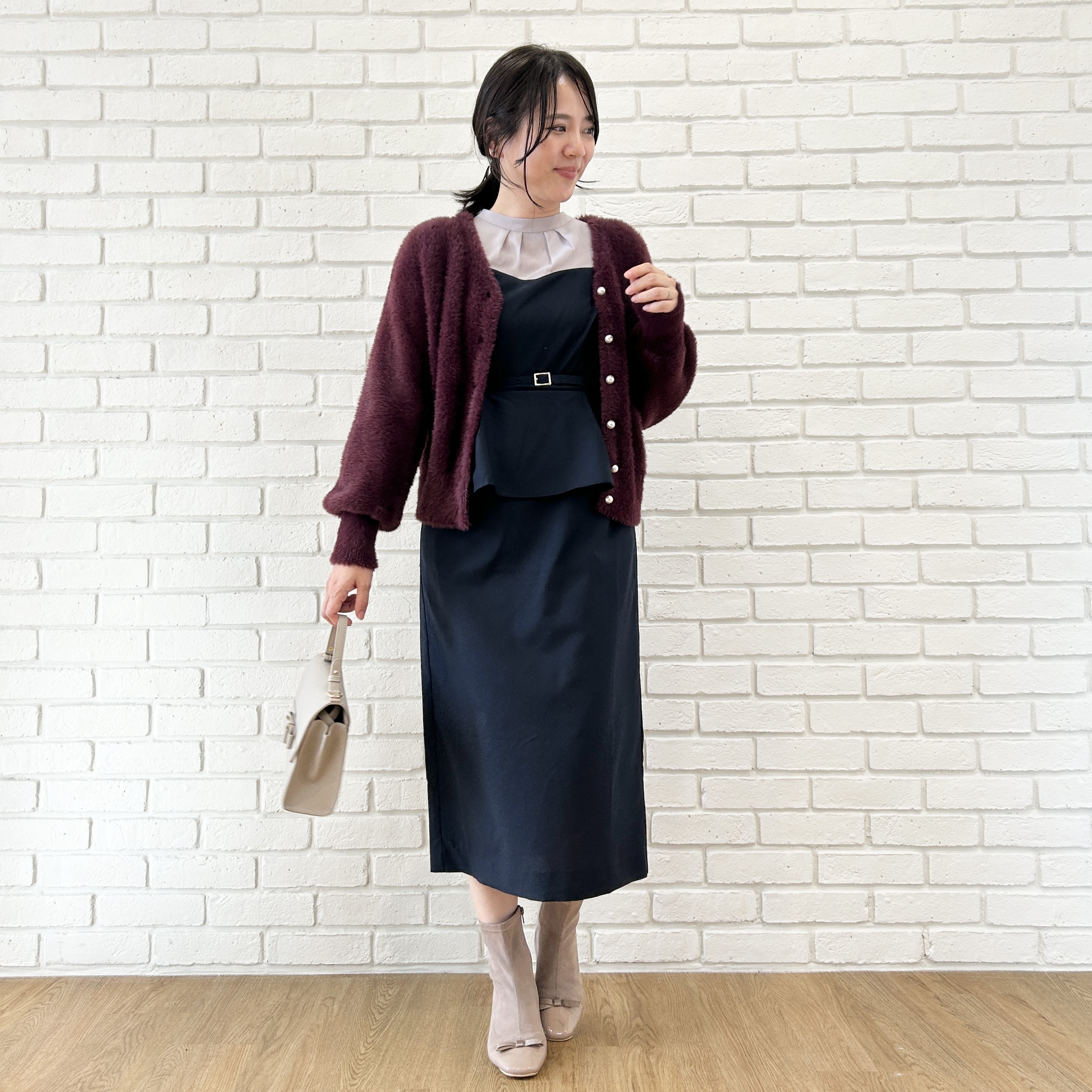 shinoさんの「Couture brooch｜【ふわふわフェザー】前後2WAY ニットカーディガン」を使ったコーディネート
