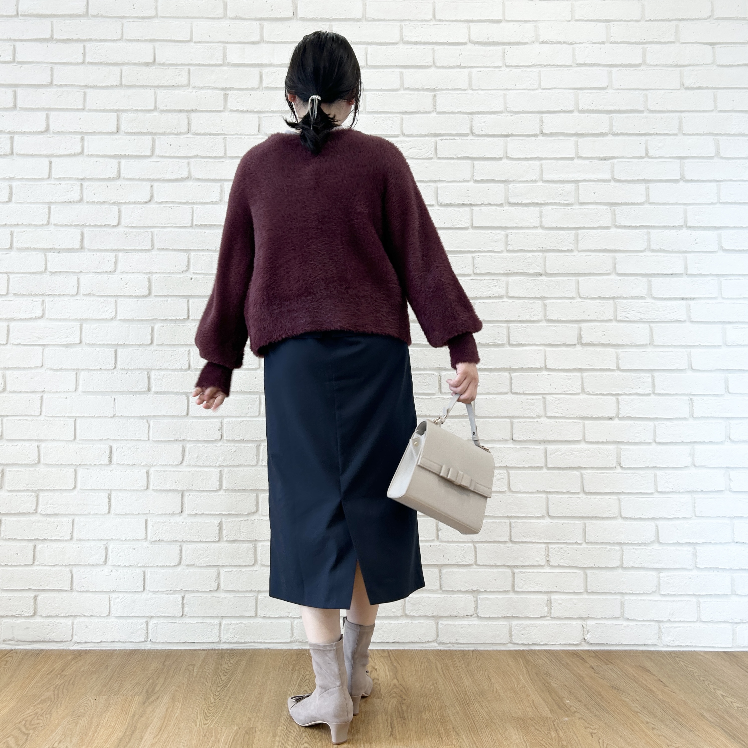 shinoさんの「Couture brooch｜【ふわふわフェザー】前後2WAY ニットカーディガン」を使ったコーディネート
