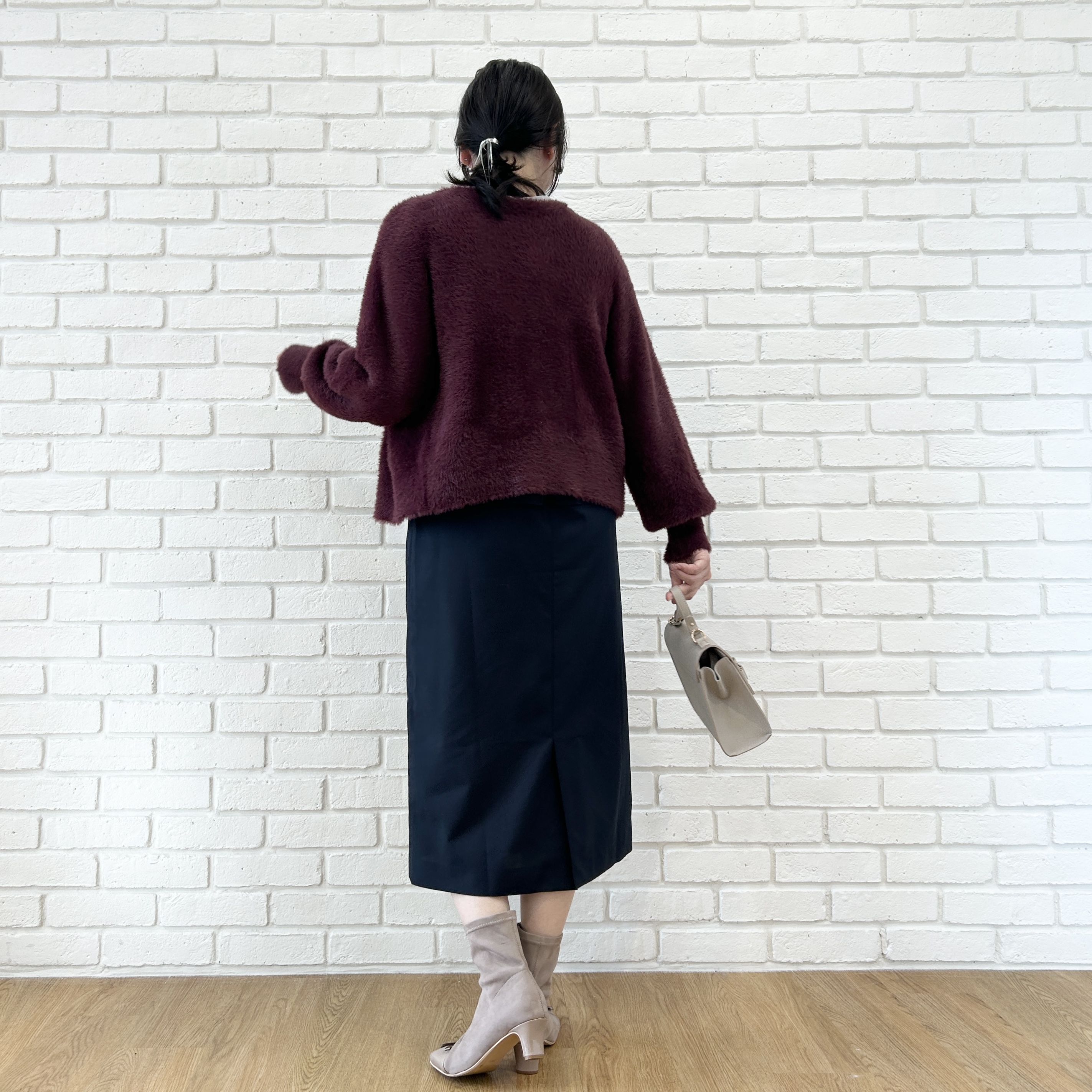 shinoさんの「Couture brooch｜【ふわふわフェザー】前後2WAY ニットカーディガン」を使ったコーディネート