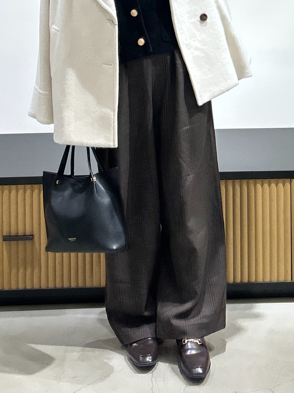 sayaさんの「OPAQUE.CLIP｜カシミヤブレンドウール ミドルピーコート」を使ったコーディネート