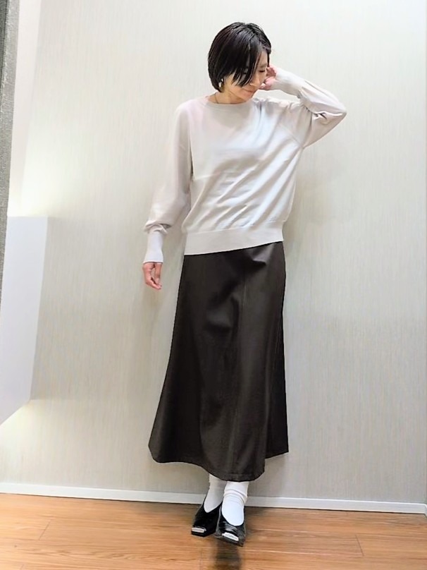 ミズタさんの「UNTITLED｜【アンサンブル可能/オンオフ使える】シルクウールカシミヤプルオーバー」を使ったコーディネート