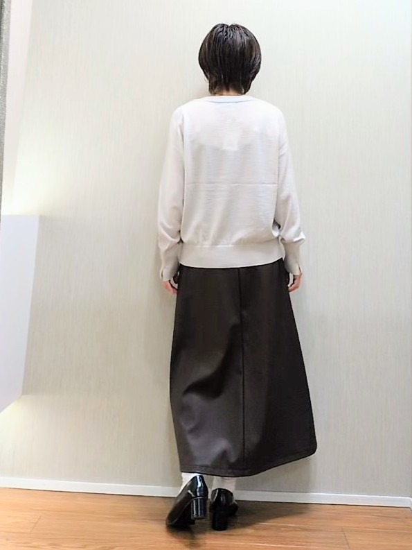 ミズタさんの「UNTITLED｜【アンサンブル可能/オンオフ使える】シルクウールカシミヤプルオーバー」を使ったコーディネート