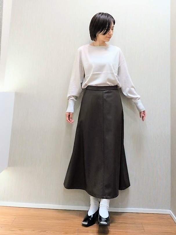 ミズタさんの「UNTITLED｜【アンサンブル可能/オンオフ使える】シルクウールカシミヤプルオーバー」を使ったコーディネート