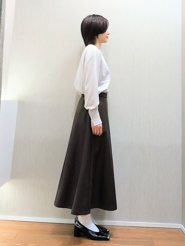 ミズタさんの「UNTITLED｜【アンサンブル可能/オンオフ使える】シルクウールカシミヤプルオーバー」を使ったコーディネート