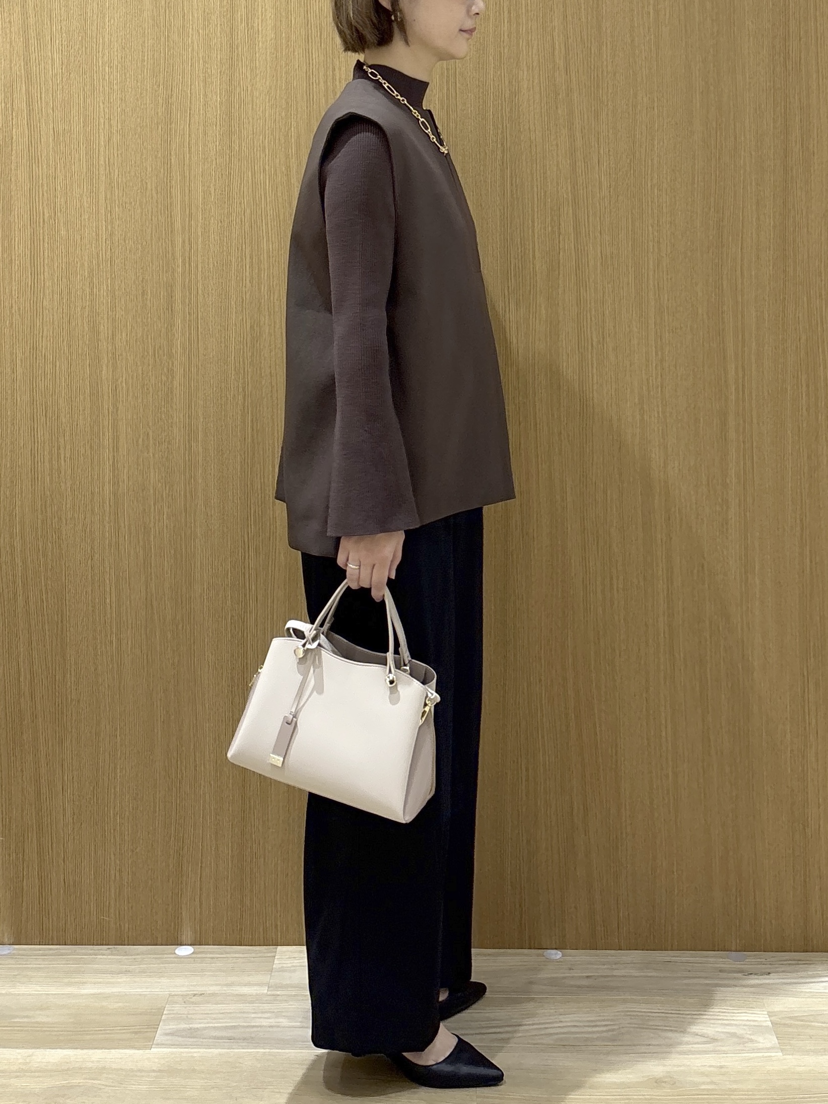 たけねぇさんの「OPAQUE.CLIP｜《ツインセット》Vネックベスト&times;ハイネックリブニット【洗濯機OK】」を使ったコーディネート